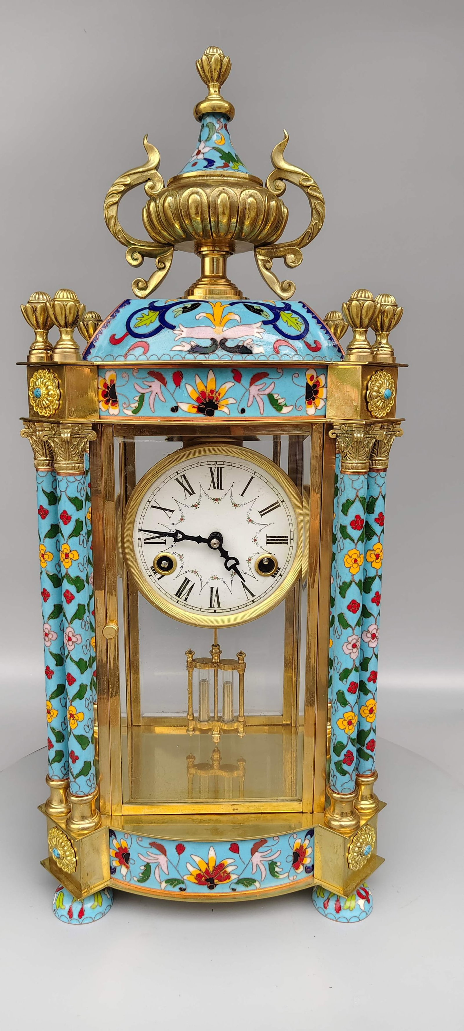 A beautiful classical cloisonne enamel clock, pure copper mechanical clock (1 of 9)