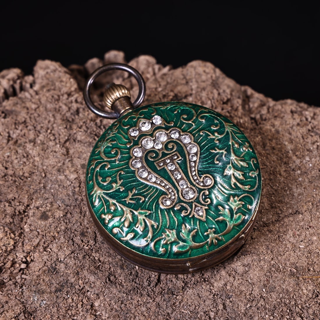 A beautiful pure copper pocket watch: A finely crafted pure copper pocket watch Size: D: 5.5 cm x T: 2 cm W: 0.16 kg (The Dimensions Of All Batches Are Manually Measured.If You Need More Detailed Information, Please Contact Our Customer S