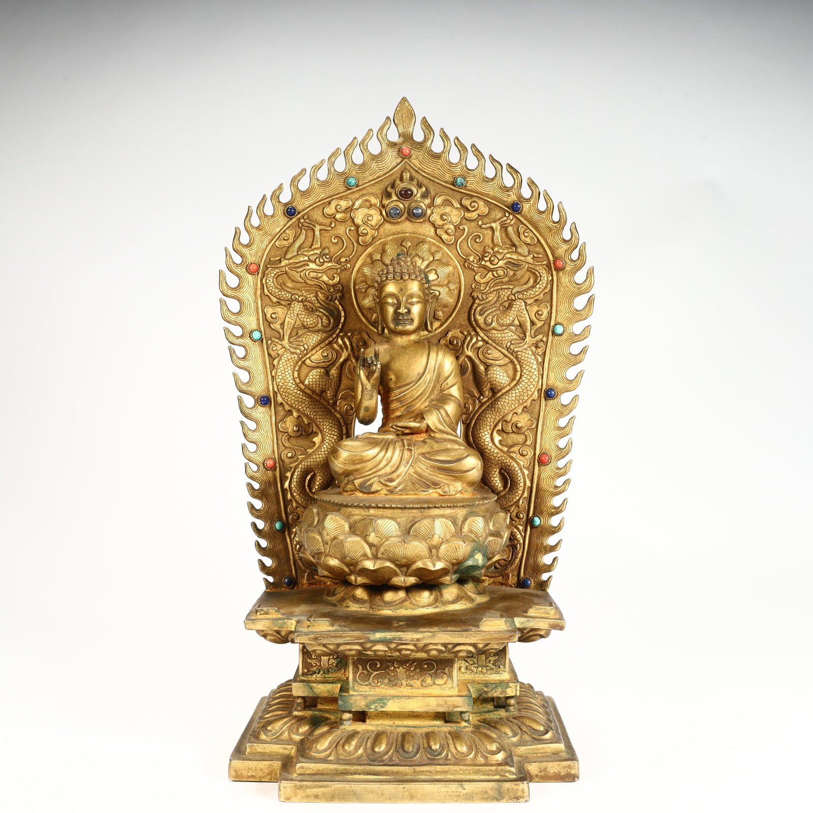A finely crafted gilt bronze Buddha statue: Exquisite gilt bronze Buddha statue SIZE: H:31cm L: 18cm W:15cm W:2.1kg (The Dimensions Of All Batches Are Manually Measured.If You Need More Detailed Information, Please Contact Our Customer Service 