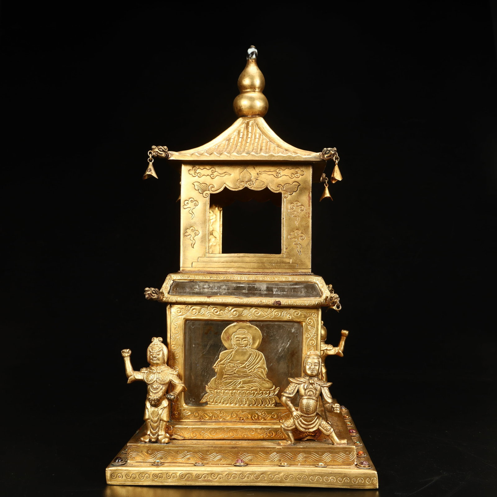 A Qing Dynasty gilded bronze Buddha niche (religious vessel for enshrining Buddha statues): Qing Dynasty gilded bronze Buddha niche (religious vessel for enshrining Buddha statues) SIZE: H:32cm L: 17.5cm W:17.5cm W:3kg (The Dimensions Of All Batches Are Manually Measured.If You Need More Det