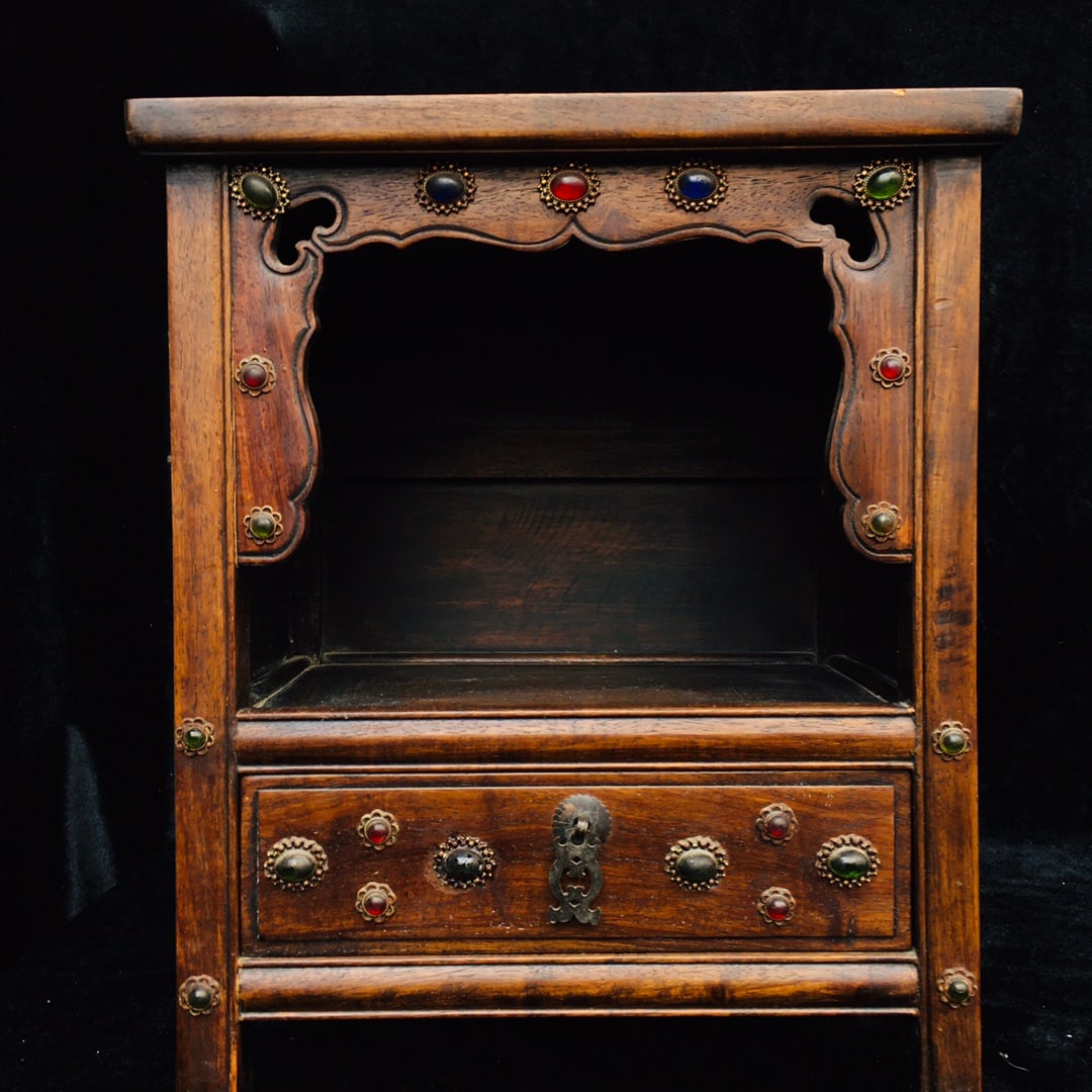 A beautifully inlaid rosewood niche (1 of 9)
