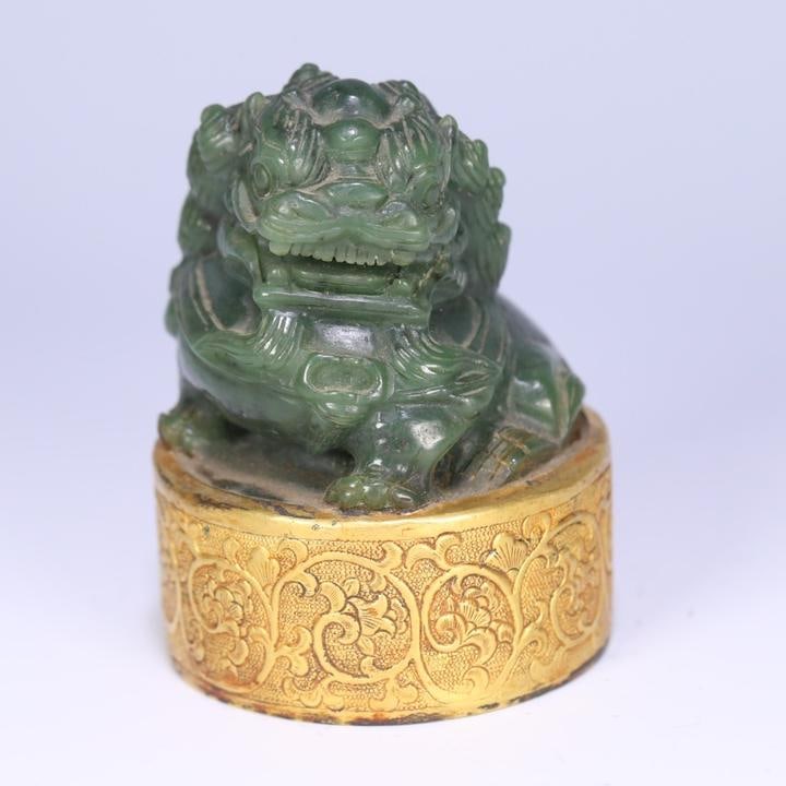 A beautiful Hetian jade-wrapped gilt copper ornament: Exquisite Hetian jade-wrapped gilt copper ornaments Size:7.7x5.8 cm W: 0.3888 kg (The Dimensions Of All Batches Are Manually Measured.If You Need More Detailed Information, Please Contact Our Customer