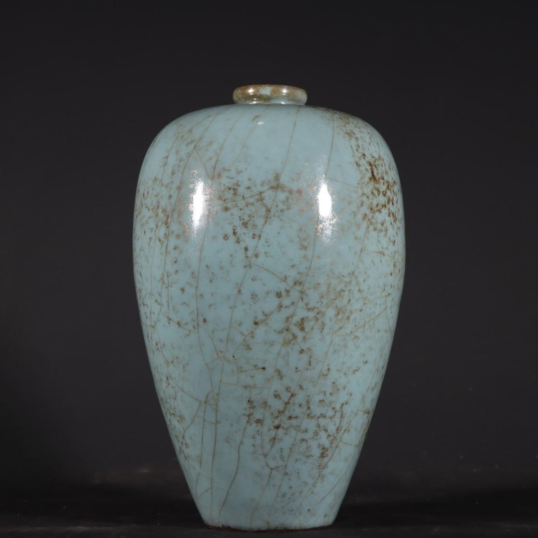 A celadon plum vase from the Song Dynasty official kiln: A celadon-glazed plum vase from the Song Dynasty official kiln Size: H:22cmx T: 14cm (The Dimensions Of All Batches Are Manually Measured.If You Need More Detailed Information, Please Contact Our Cust