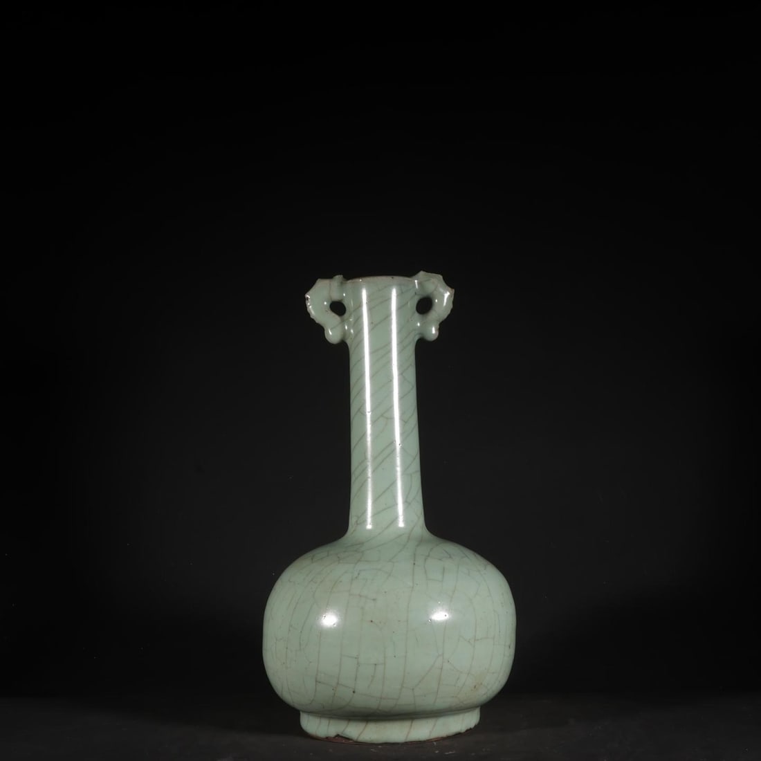 A long-necked vase with powder blue glaze and dragon handle, from the Song Dynasty official kiln: A long-neck bottle with powder blue glaze dragon handles from the Song Dynasty official kiln Size:H:28cm Belly diameter:15.5cm (The Dimensions Of All Batches Are Manually Measured.If You Need More Det