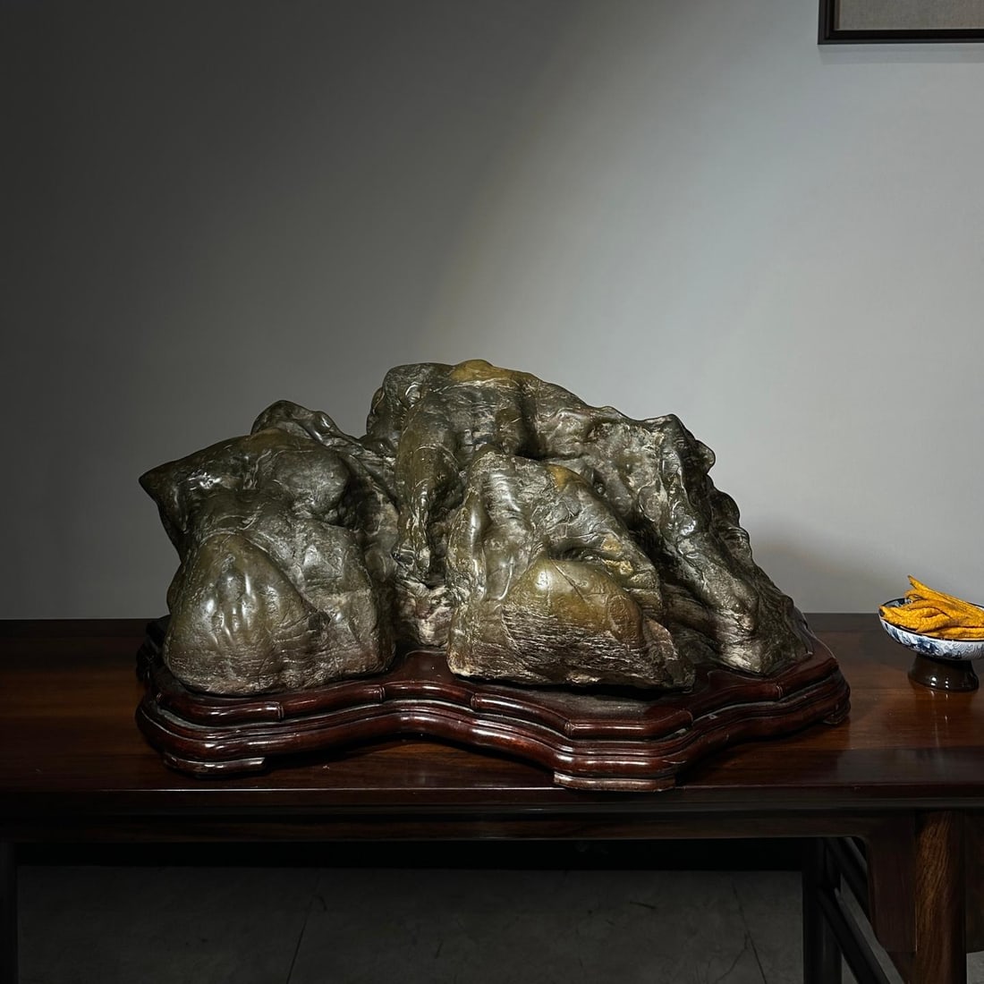 A finely crafted Lingbi stone mountain shape: The exquisite Lingbi stone mountain shape Size: L: 72 cm x H: 32 cm x T: 42 cm (The Dimensions Of All Batches Are Manually Measured.If You Need More Detailed Information, Please Contact Our Customer S