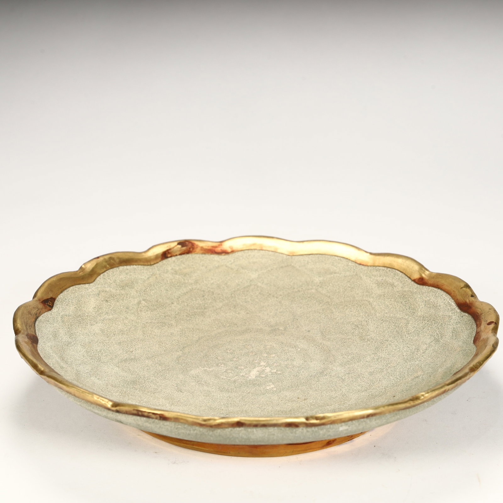 A Song Dynasty celadon crackle-gilt floral rim plate: Song Dynasty celadon crackle-gilt floral-mouth plate SIZE: H:3.5cm L: 18.5cm W:18.5cm W:495.5g (The Dimensions Of All Batches Are Manually Measured.If You Need More Detailed Information, Please Contac