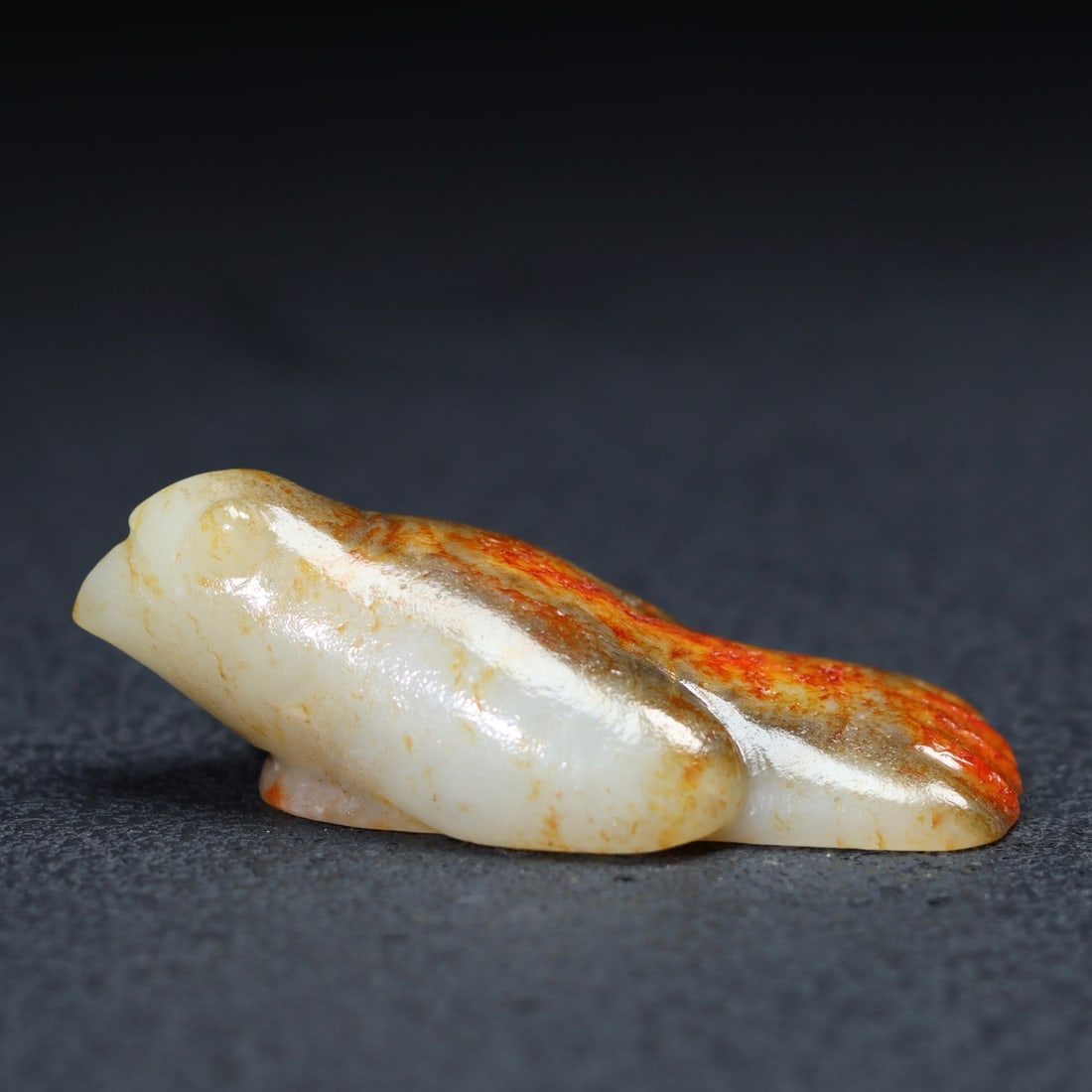 A beautiful Hetian Jade Owl: The exquisite Hetian Jade Owl Size:7x3.7x2.4cm W:0.0613kg (The Dimensions Of All Batches Are Manually Measured.If You Need More Detailed Information, Please Contact Our Customer Service Before Bidding