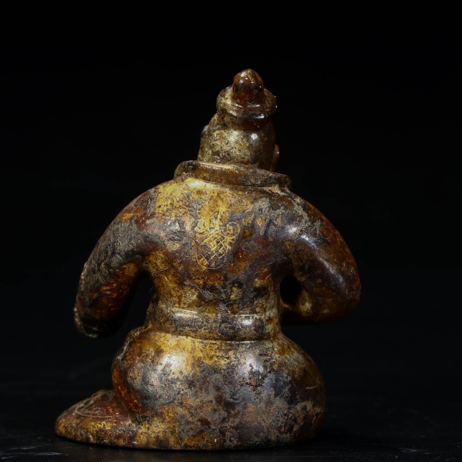 A finely crafted jade kneeling figurine - 4