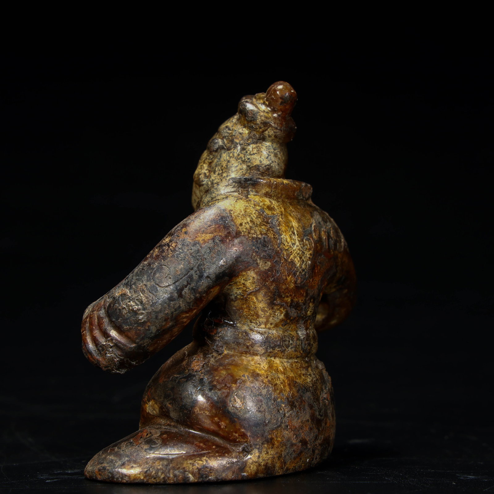A finely crafted jade kneeling figurine - 5