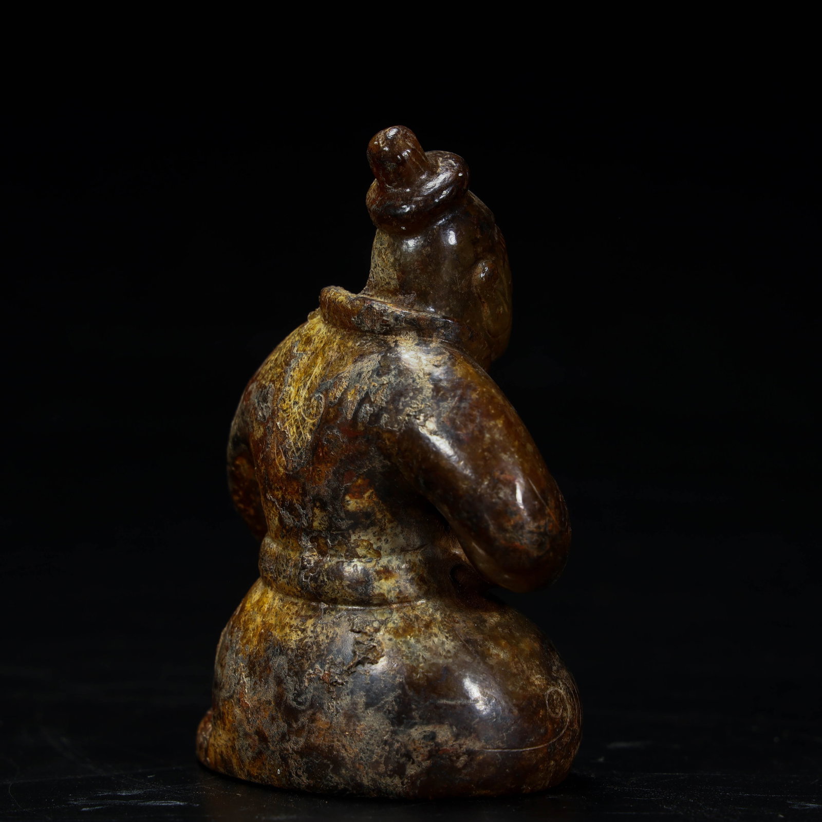 A finely crafted jade kneeling figurine - 6