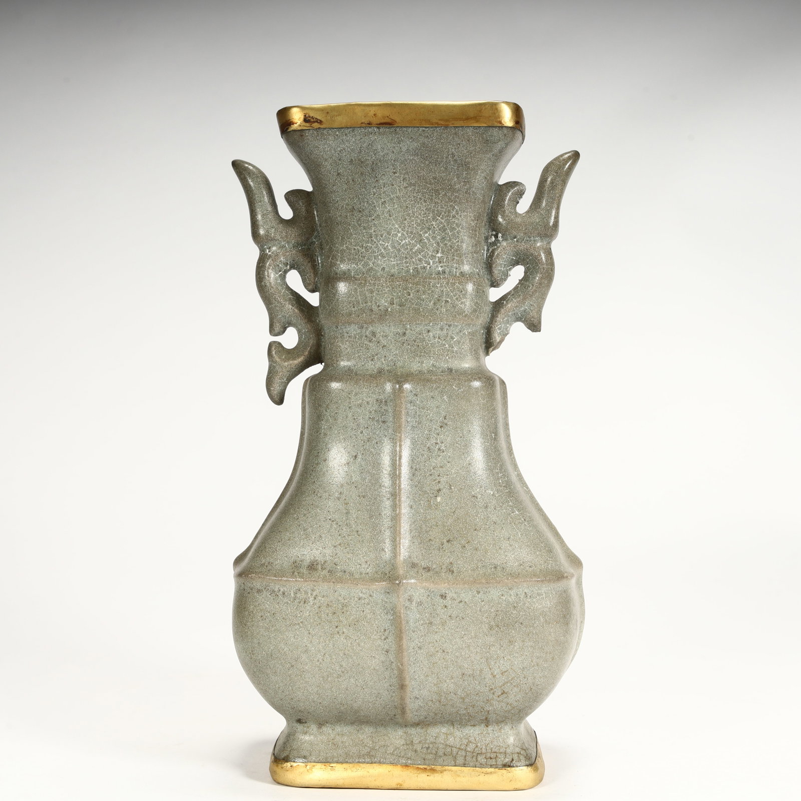 A crackle-gilt double-handled square vase from the Song Dynasty official kiln: Cracked gilt double-handled square vase from Song Dynasty official kiln SIZE: H:18cm L: 10cm W:8cm W:330g (The Dimensions Of All Batches Are Manually Measured.If You Need More Detailed Information,