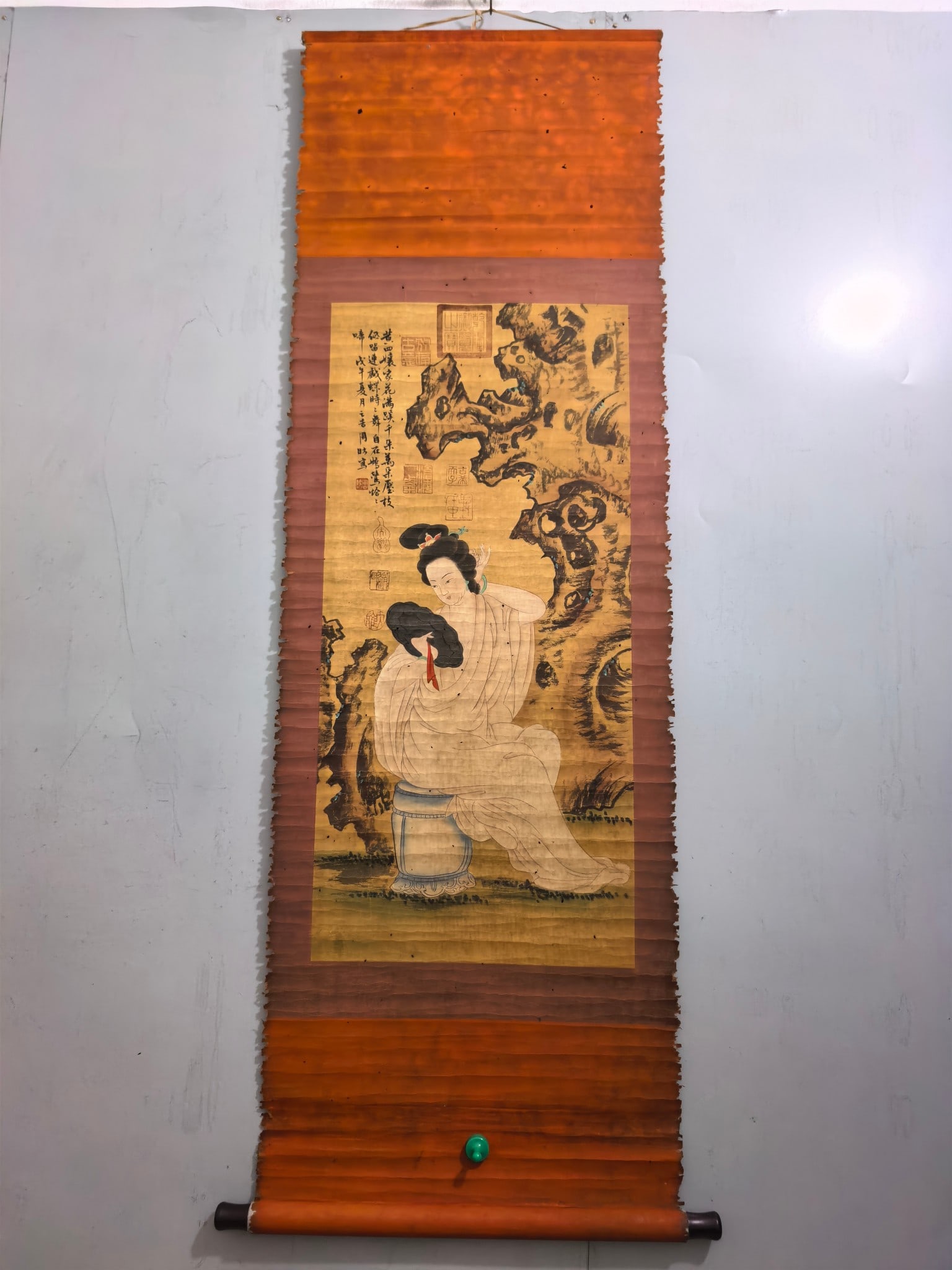 A fine three-foot central hall painting of Zhou Fang's figure: A beautiful three-foot central hall painting of Zhou Fang's figure Size: Mounted: 185 cm x56 cm Painting coreSize: 90 cm x42 cm (The Dimensions Of All Batches Are Manually Measured.If You Need More