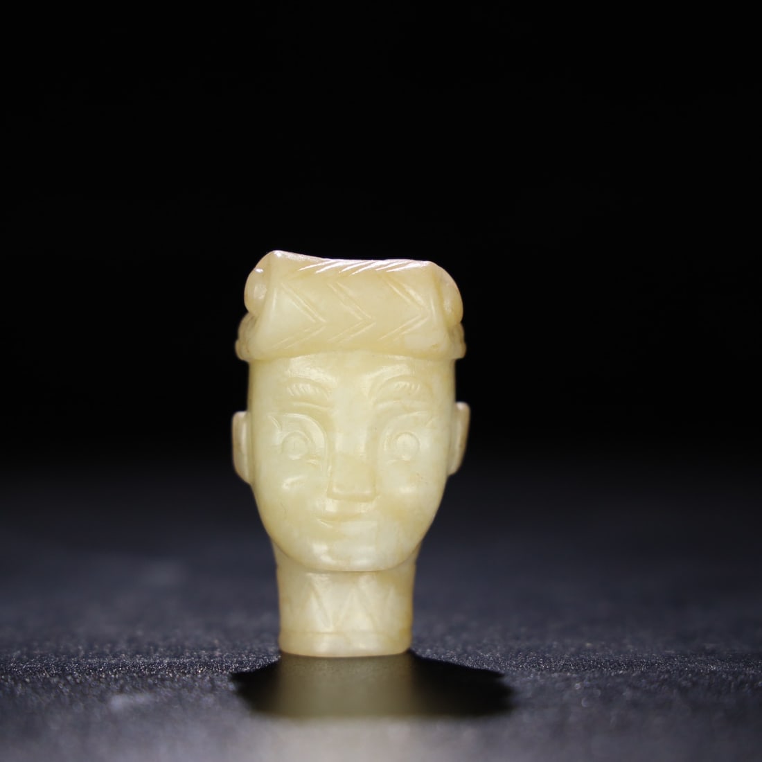 A delicate Hetian jade human head: Exquisite Hetian jade human heads Size:H:5cm L:3cm W:3cm W:0.0608kg (The Dimensions Of All Batches Are Manually Measured.If You Need More Detailed Information, Please Contact Our Customer Service