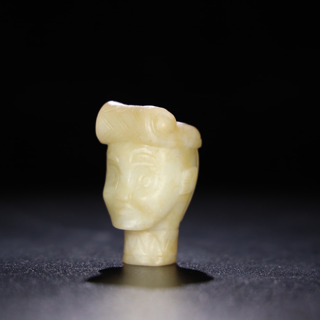 A delicate Hetian jade human head - 2