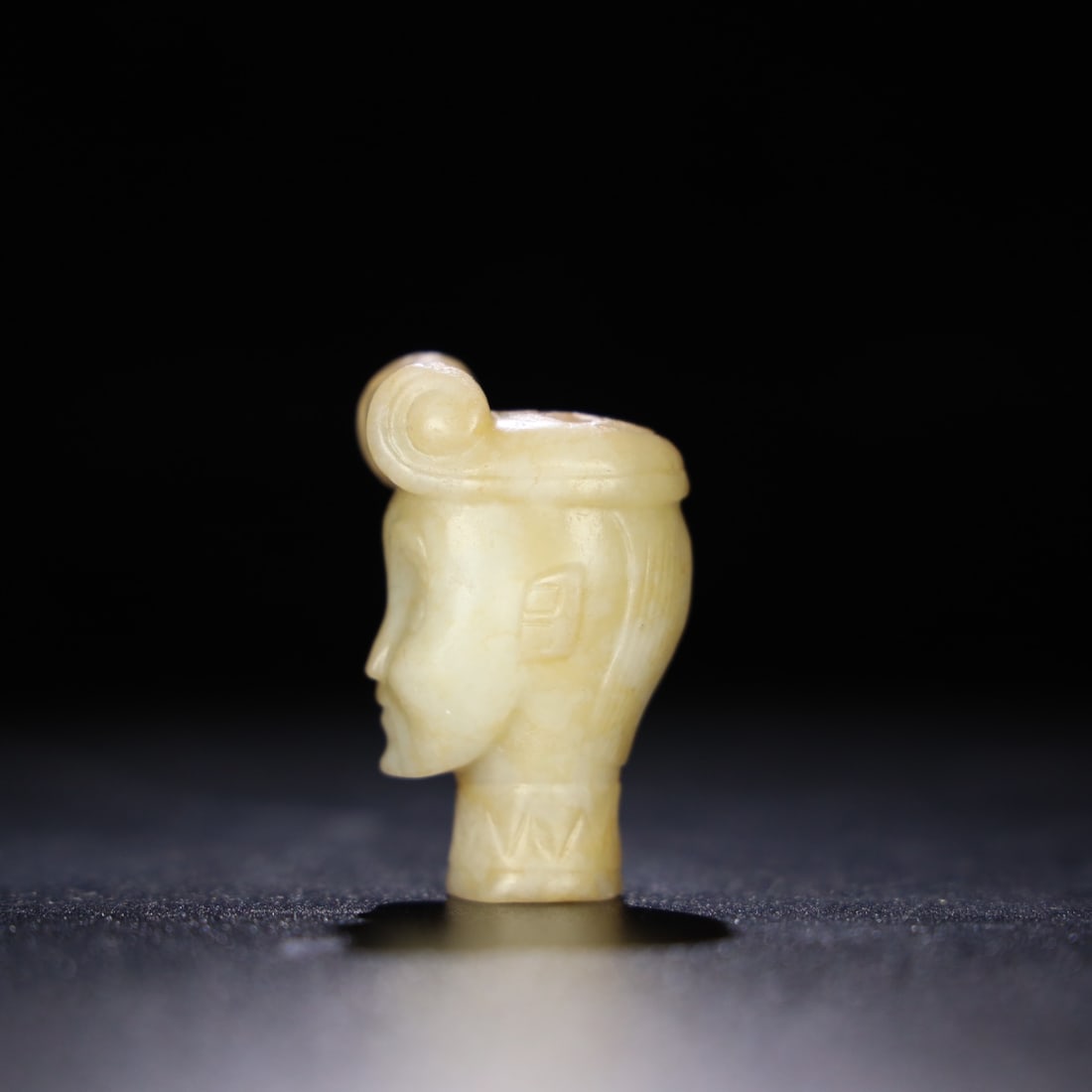 A delicate Hetian jade human head - 3