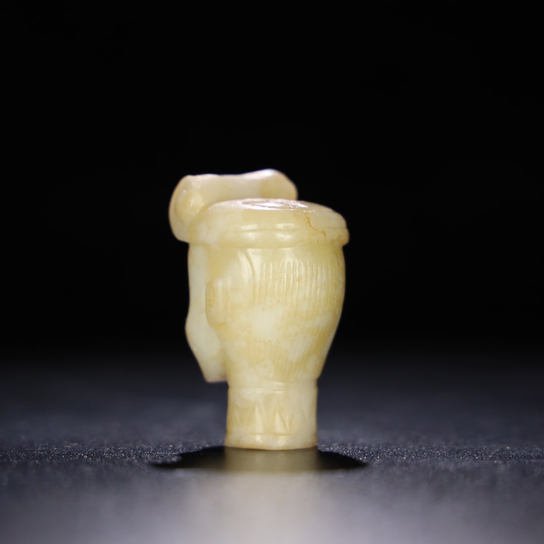 A delicate Hetian jade human head - 4