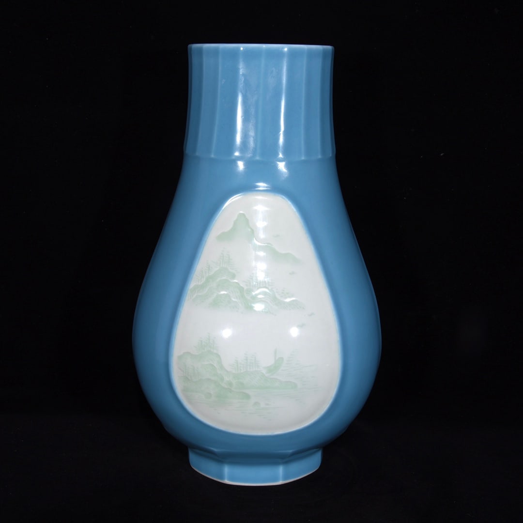A single-color glazed landscape vase with window windows made during the Qianlong period of the Qing: A single-color glazed landscape vase with window windows made during the Qianlong period of the Qing Dynasty Size:31x19cm (The Dimensions Of All Batches Are Manually Measured.If You Need More Detailed