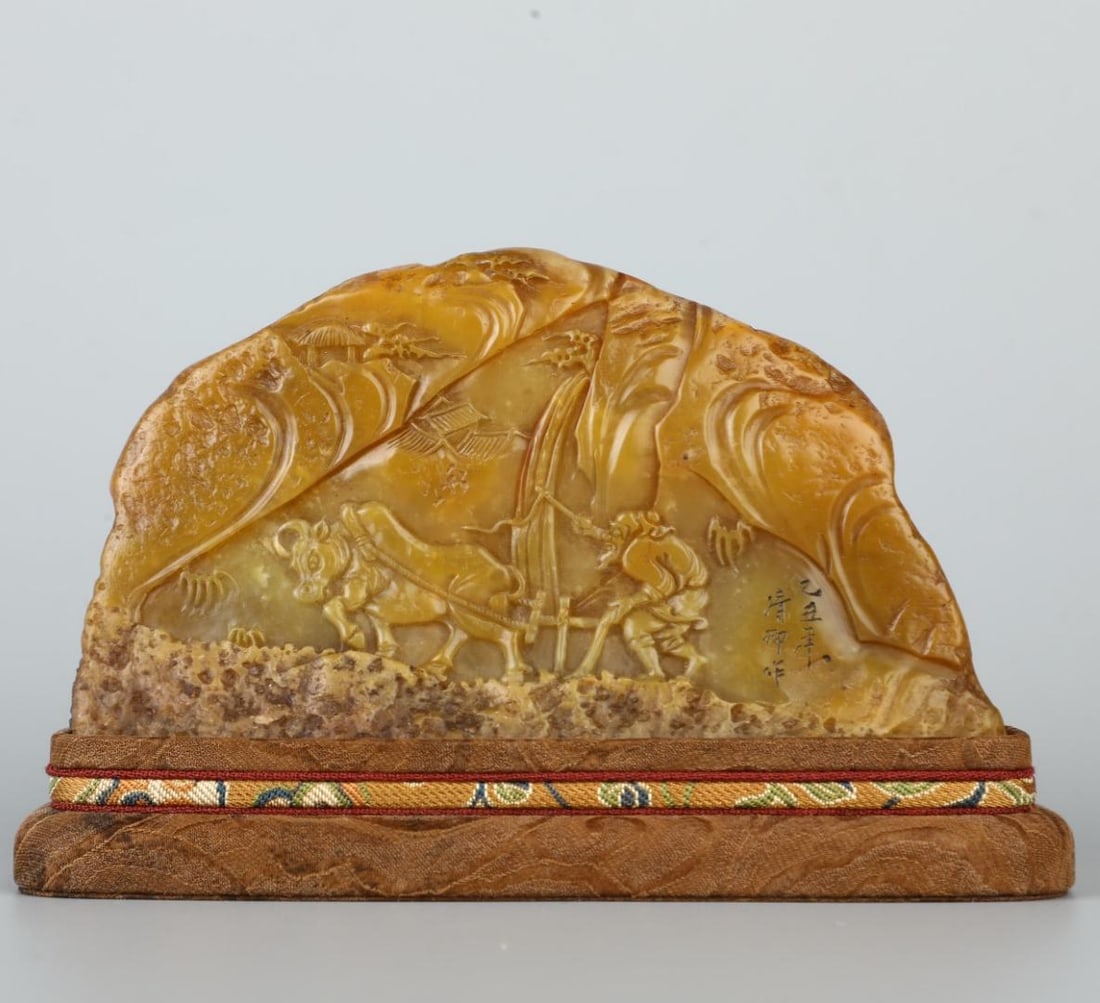 A beautiful Tianhuang stone ornament: Exquisite Tianhuang stone ornaments Size: H:7cmx T: 12.5cm W: 0.309 kg (The Dimensions Of All Batches Are Manually Measured.If You Need More Detailed Information, Please Contact Our Customer Service B