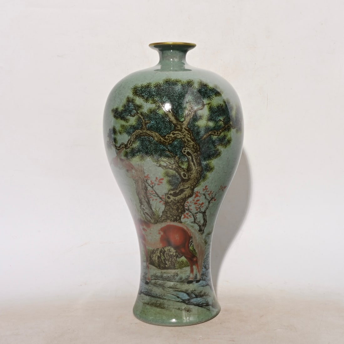 A Song dynasty Ru kiln Qinglong Temple imperial painted plum vase with the imperial marking and: A Song dynasty Ru kiln Qinglong Temple imperial painted plum vase with a horse-like marquis motif Size:28x14cm (The Dimensions Of All Batches Are Manually Measured.If You Need More Detailed Informatio