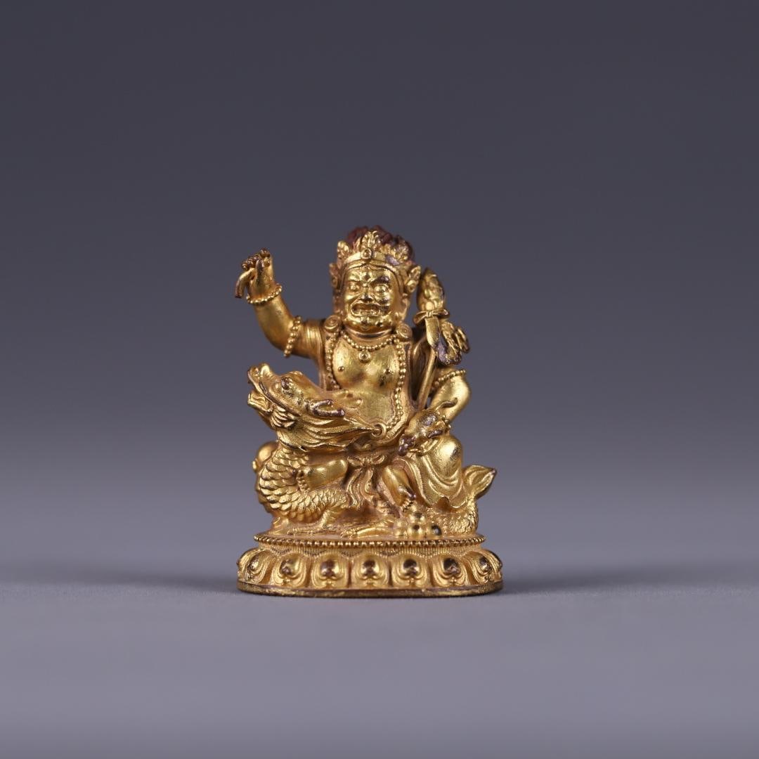 A Qing Dynasty gilded bronze Water God of Wealth Buddha: A bronze gilt water god of wealth Buddha from the Qing Dynasty Size: H: 5 cm x3.6 cm x3 cm W: 0.0478 kg (The Dimensions Of All Batches Are Manually Measured.If You Need More Detailed Information, Plea