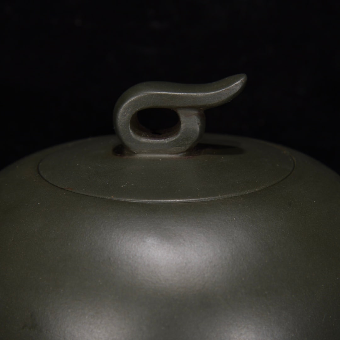 A delicate green sand bird-patterned teapot - 8