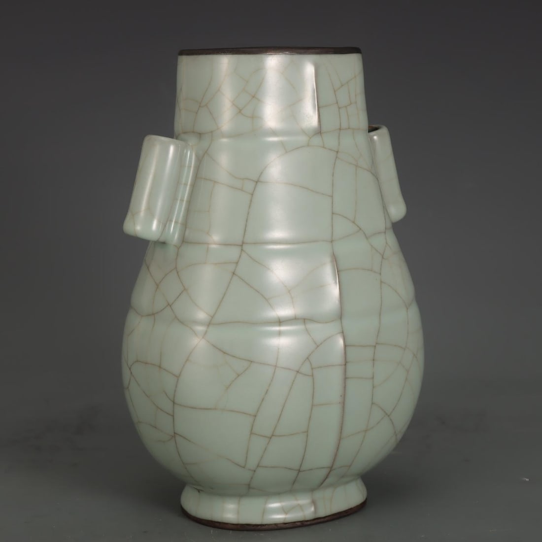 A powder celadon glazed silver-rimmed ear-shaped vase from the Song Dynasty official kiln: A powder blue glazed silver-rimmed open-ear vase from the Song Dynasty official kiln Size:H:21.8cm D:14.8cm (The Dimensions Of All Batches Are Manually Measured.If You Need More Detailed Information, 