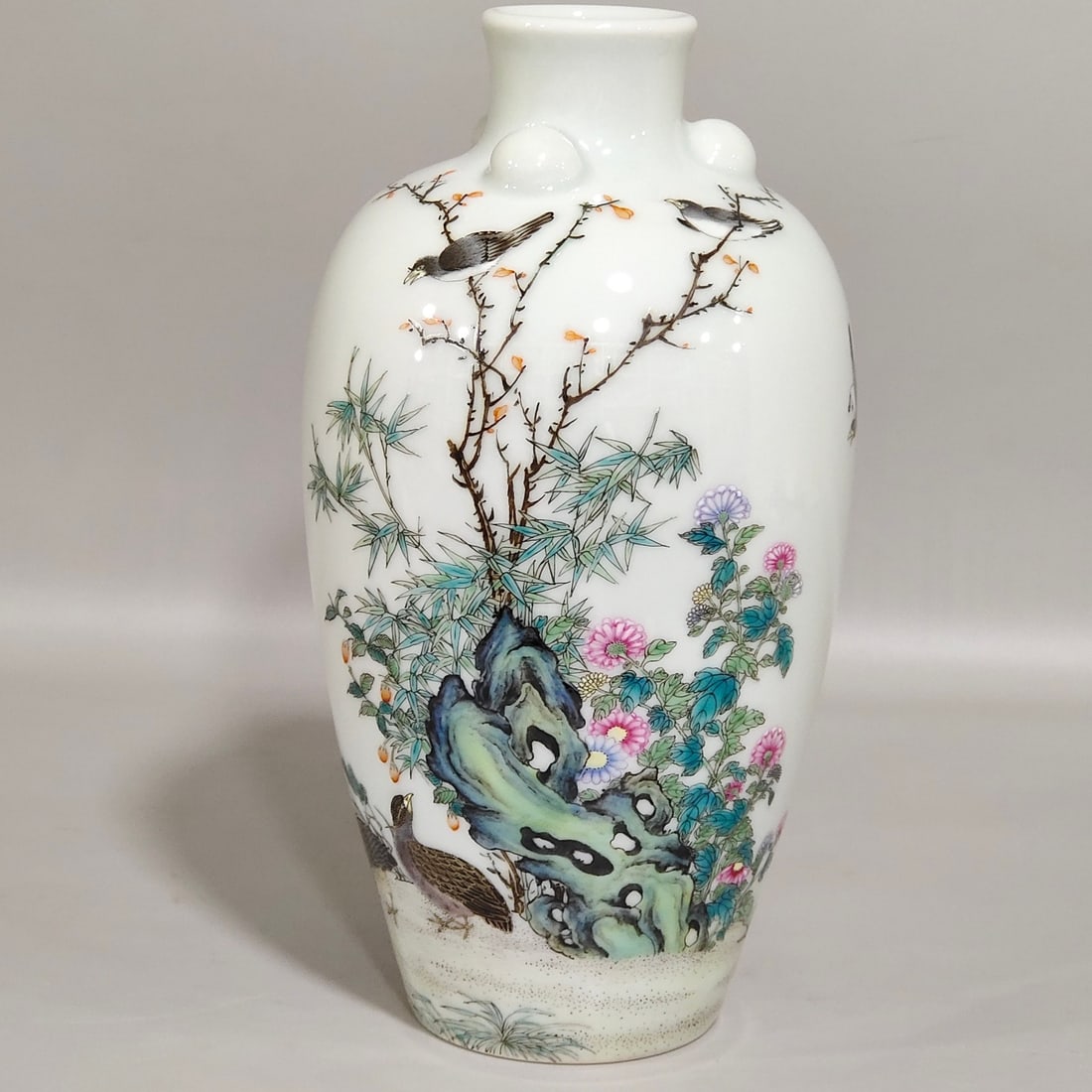 A Qing Dynasty Qianlong period plum vase with poetry and flower and bird inscriptions: A plum vase with flower-and-bird poetry inscriptions made during the Qianlong period of the Qing Dynasty Size:18.5x9.5 cm (The Dimensions Of All Batches Are Manually Measured.If You Need More Detailed