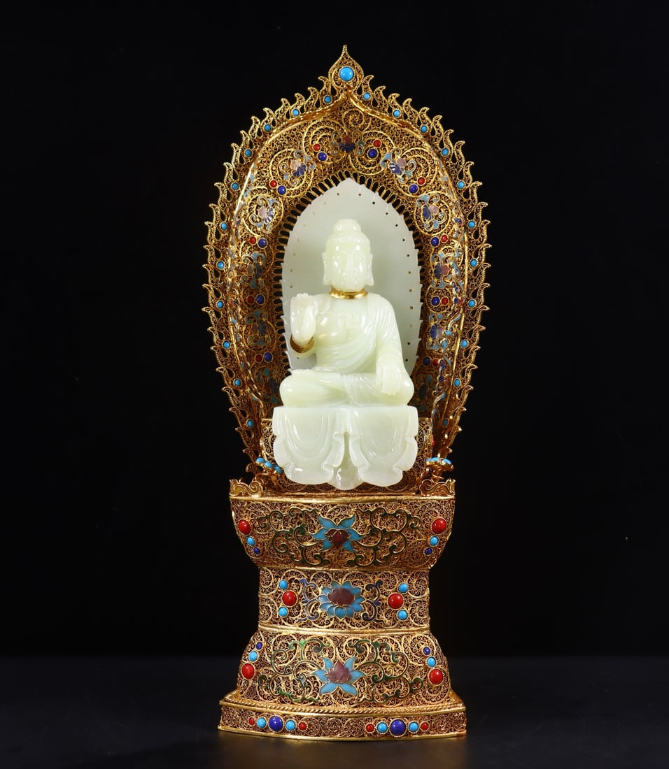 One is a filigree gilded Hetian white jade Buddha statue from the Qing Dynasty: Filigree gilt inlay of Hetian white jade Buddha statues from the Qing Dynasty Size:H:39cm L:16cm W:11.5cm W:1.694kg (The Dimensions Of All Batches Are Manually Measured.If You Need More Detailed Infor
