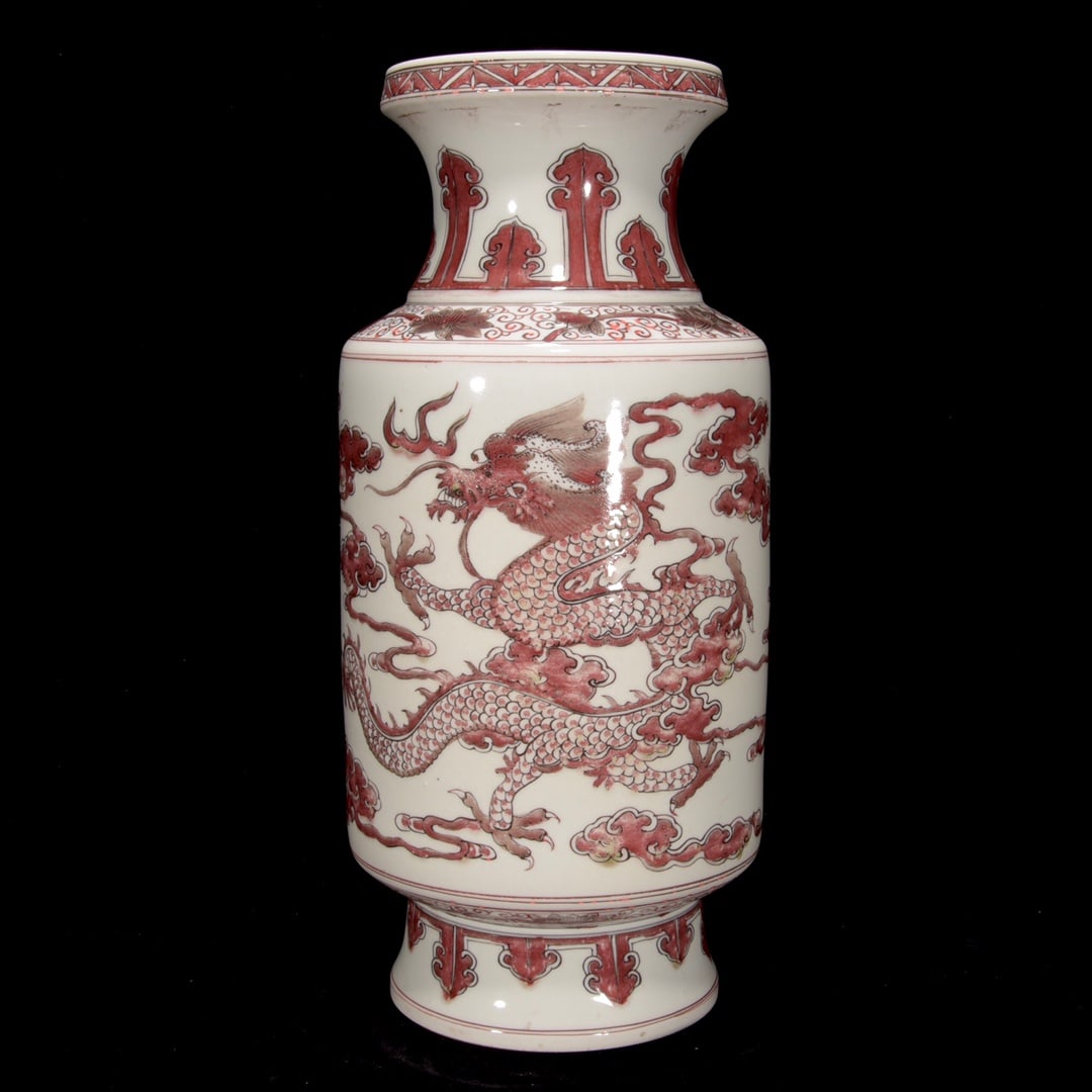 A Qing Dynasty Kangxi period old vase with an underglaze red dragon and phoenix motif pattern (1 of 9)