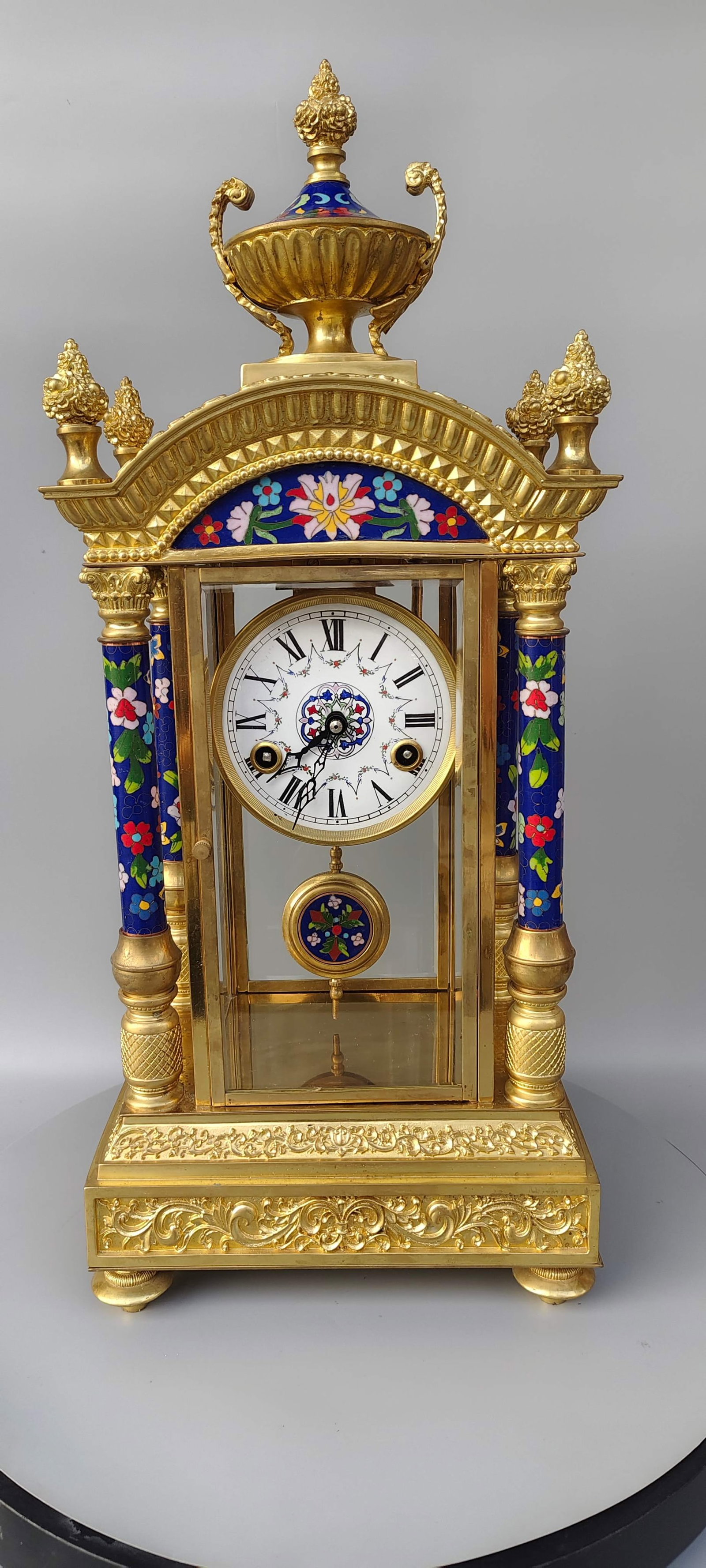 A beautiful century-old bronze throne clock (1 of 8)
