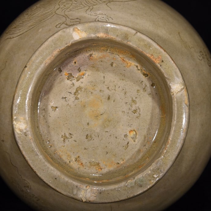 A Yuan Dynasty silver drum-shaped window with broken branch floral patterns and inlaid gemstone (1 of 10)
