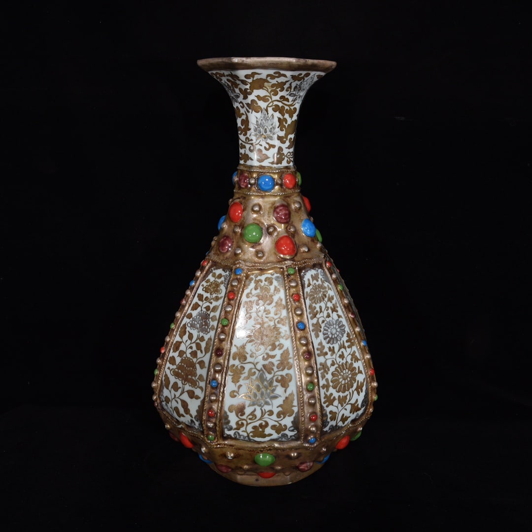 A Yuan Dynasty silver drum-shaped window with broken branch floral patterns and inlaid gemstone (1 of 9)