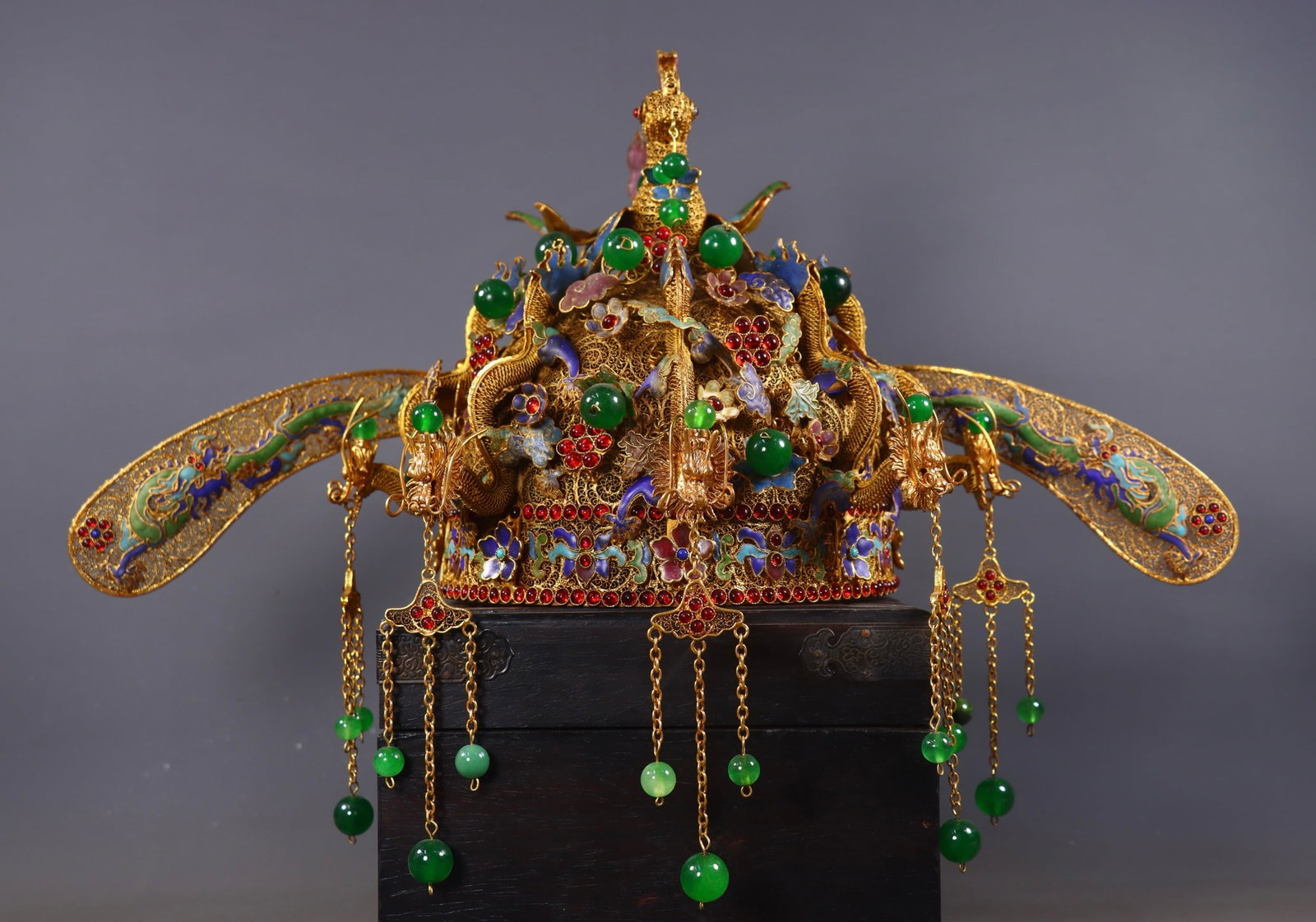 A Qing Dynasty filigree gilded and gemstone dragon and phoenix hat crown (1 of 9)