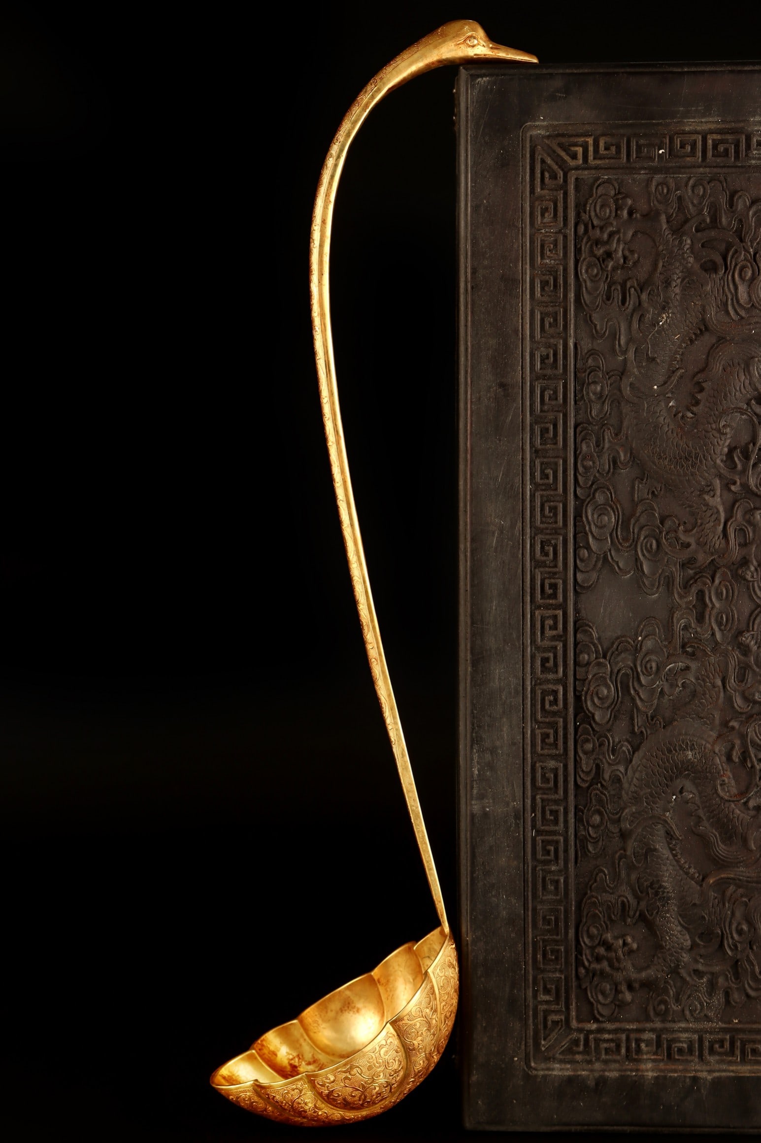 A large bronze gilt crane key from the Tang Dynasty: Tang dynasty bronze gilt large crane spoon Size: H: 51 cm x spoon:T: 9.5 cm x handgrip:T: 1 cm W: 0.615 kg (The Dimensions Of All Batches Are Manually Measured.If You Need More Detailed Information, P
