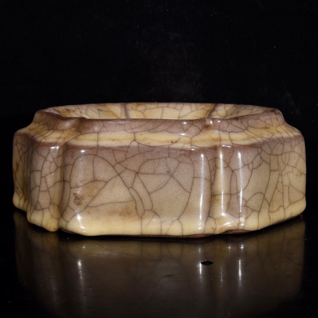 One is a washed piece from the Ge kiln of the Song Dynasty: The Song Dynasty Ge kiln washed with water Size:7x19cm (The Dimensions Of All Batches Are Manually Measured.If You Need More Detailed Information, Please Contact Our Customer Service Before Bidding.)