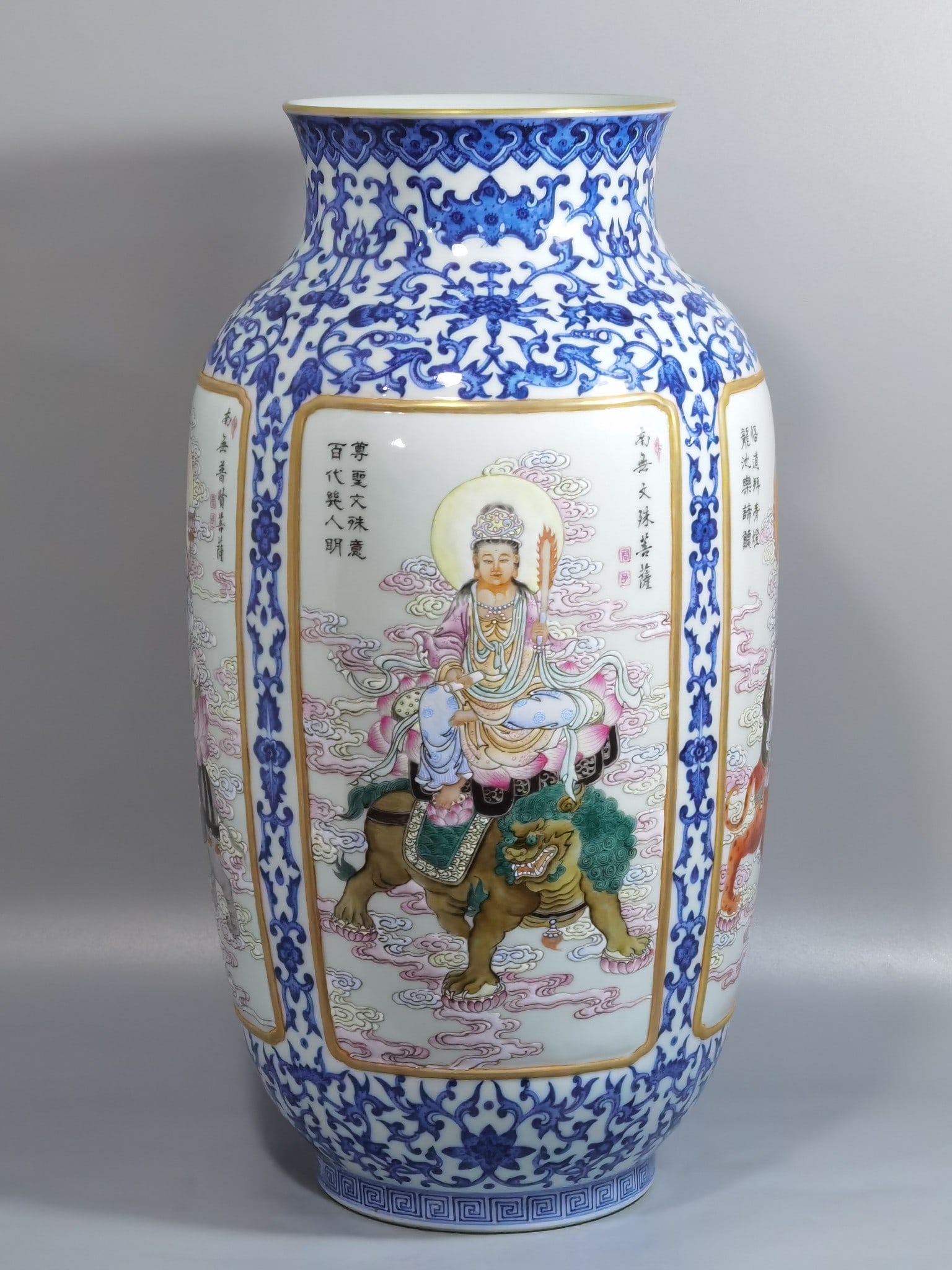 A blue-and-white famille rose vase inscribed with poetry by the four-sided Bodhisattva from the: A blue-and-white famille rose vase inscribed with poetry by the four-faced Bodhisattva from the Qianlong period of the Qing Dynasty Size:Calibre: 16 cm x H: 45.8 cm x Belly diameter: 24.5 cm (The Dime