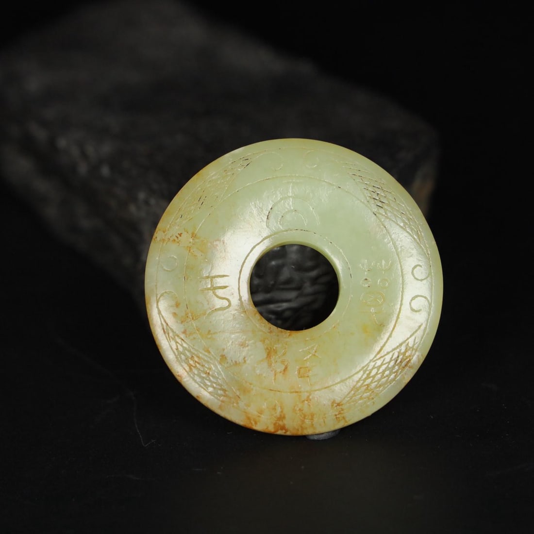A beautiful Hetian jade jade wall: Exquisite Hetian jade walls Size:T:0.8cm D:5.5cm W:0.0411kg (The Dimensions Of All Batches Are Manually Measured.If You Need More Detailed Information, Please Contact Our Customer Service Before Biddi