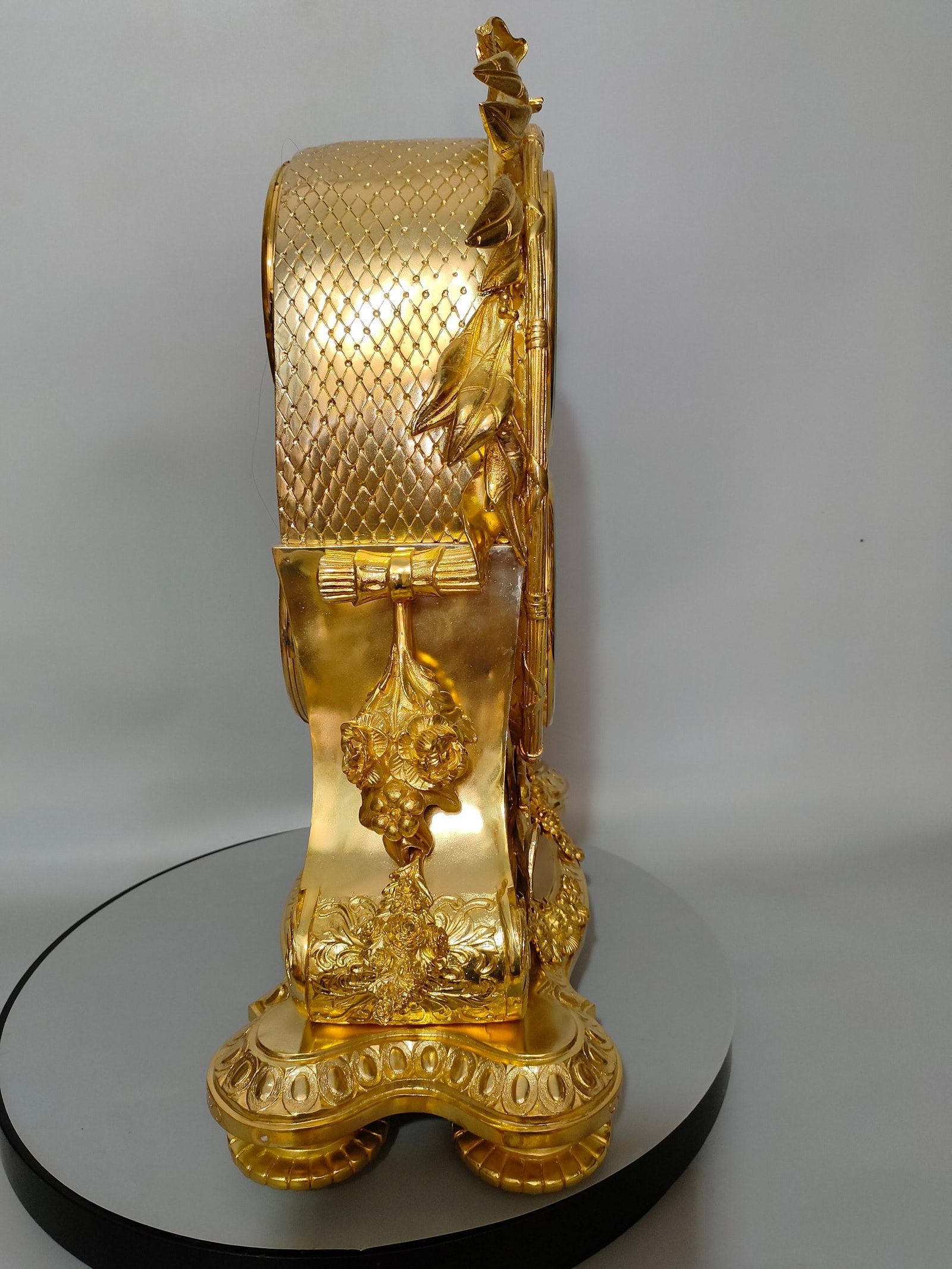 A finely crafted French bronze gilt clock movement - 3