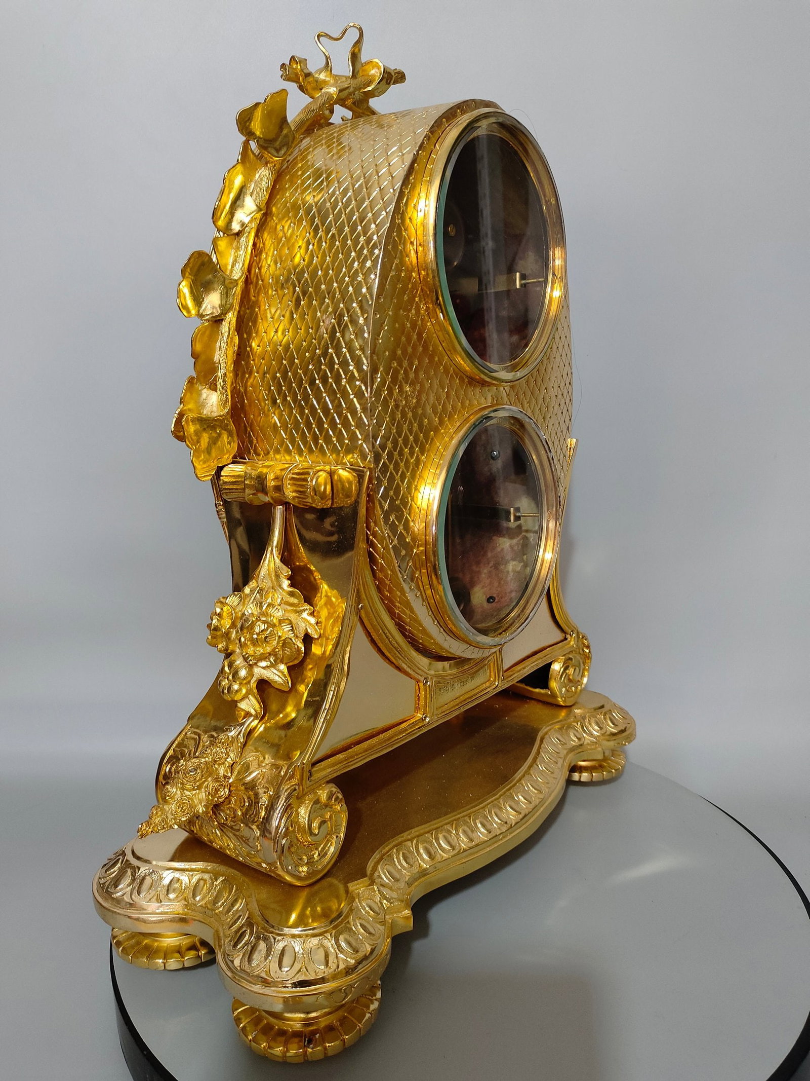A finely crafted French bronze gilt clock movement - 5