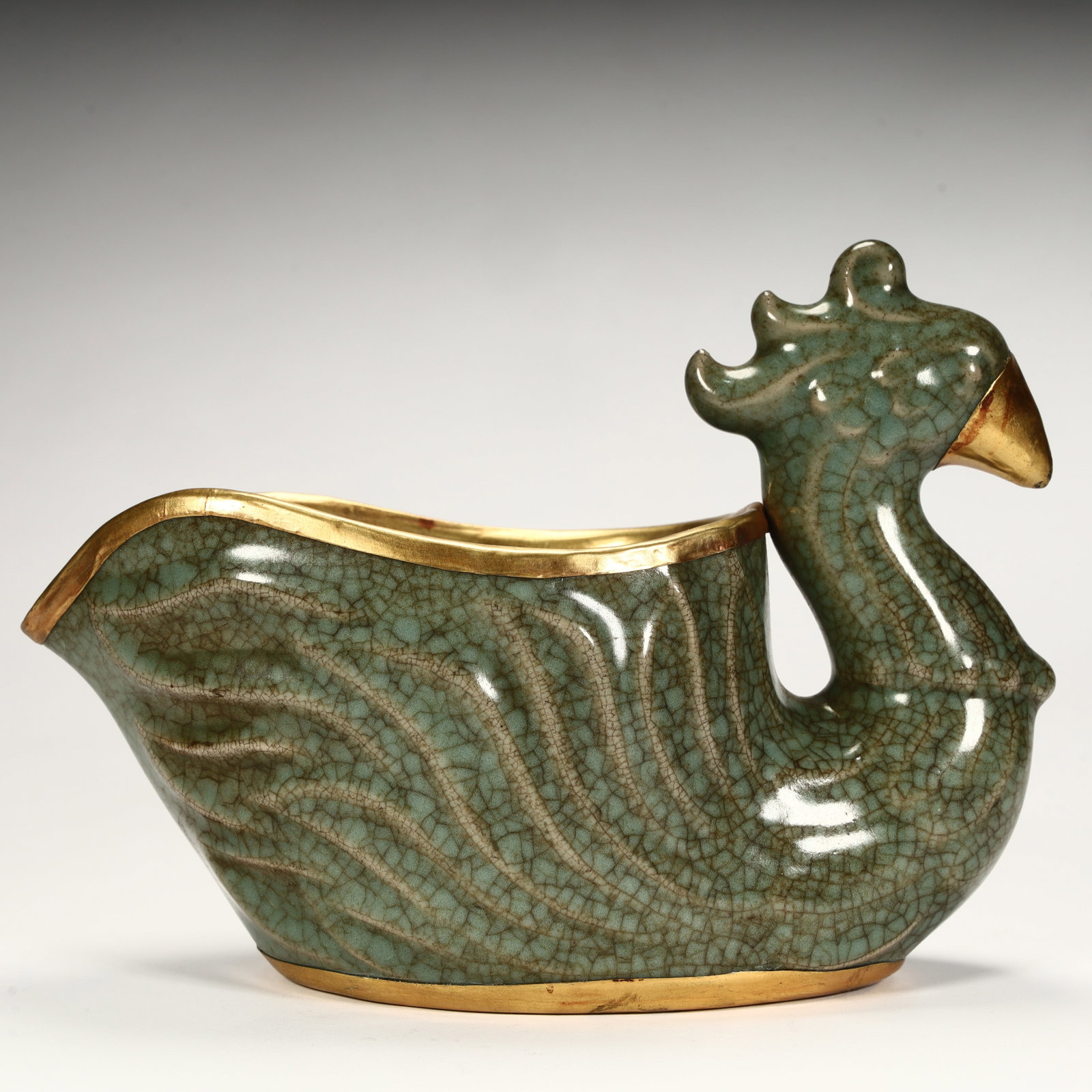 A Song Dynasty celadon crackle-gilded bird-shaped water basin: A Song Dynasty celadon crackle-gilt bird-shaped water basin SIZE: H:13cm L: 18cm W:8cm W:438g (The Dimensions Of All Batches Are Manually Measured.If You Need More Detailed Information, Please Contact