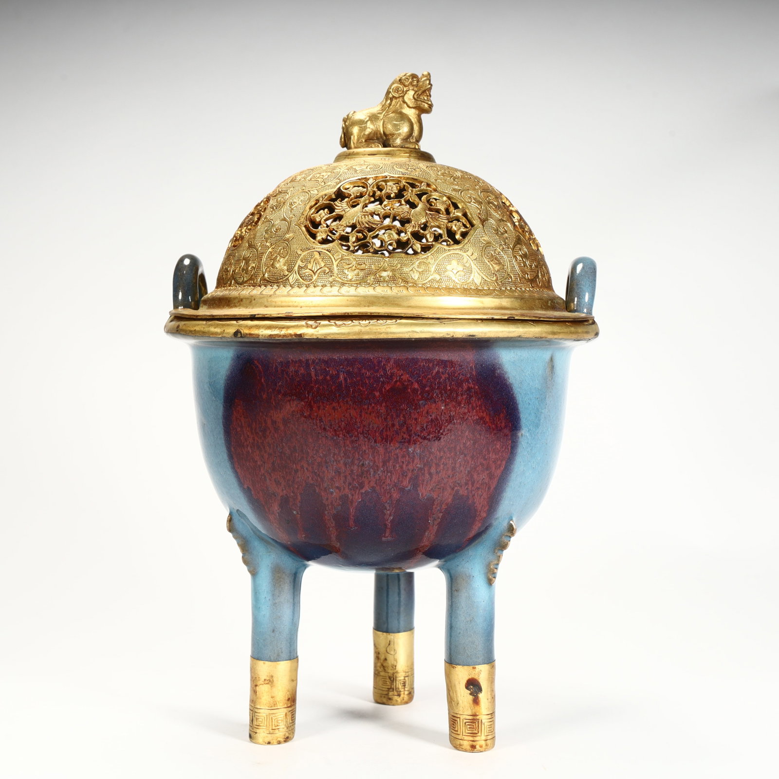 A finely crafted Jun porcelain gilt incense burner: Exquisite Jun porcelain gilt incense burner SIZE: H:28cm L: 17.5cm W:17.5cm W:1.6kg (The Dimensions Of All Batches Are Manually Measured.If You Need More Detailed Information, Please Contact Our Custo