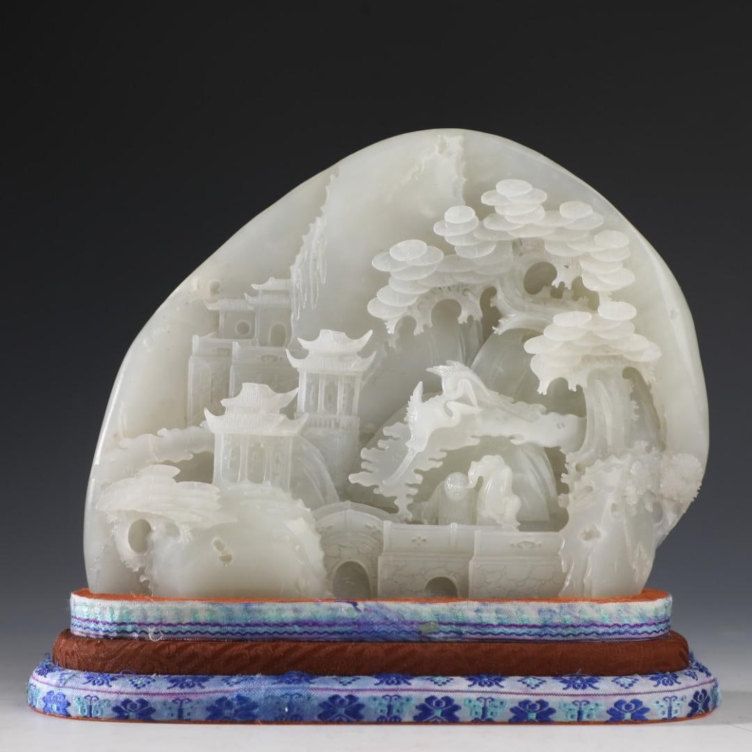 A beautiful piece of Hetian Yushan Ziyating Walk by Kangxi Emperor's Imperial Painting: Strolling through the exquisite Hetian Yushan Ziyating by the Kangxi Emperor Size: H:16.5cmx T: 20.5cm (The Dimensions Of All Batches Are Manually Measured.If You Need More Detailed Information, Pleas
