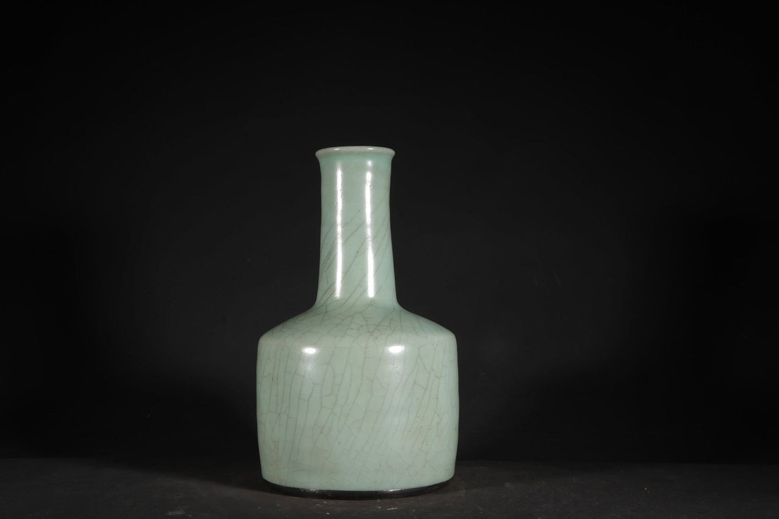 A kiln powder celadon glazed silver-rimmed paper cone bottle from the Song Dynasty official kiln (1 of 8)