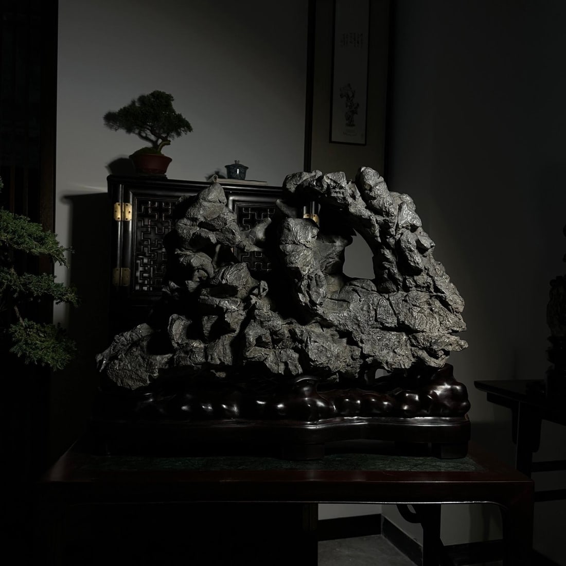 A beautiful piece of Old Taihu stone: Exquisite Old Taihu stone Size: L: 72 cm x H: 56 cm x T: 32 cm (The Dimensions Of All Batches Are Manually Measured.If You Need More Detailed Information, Please Contact Our Customer Service Before Bi