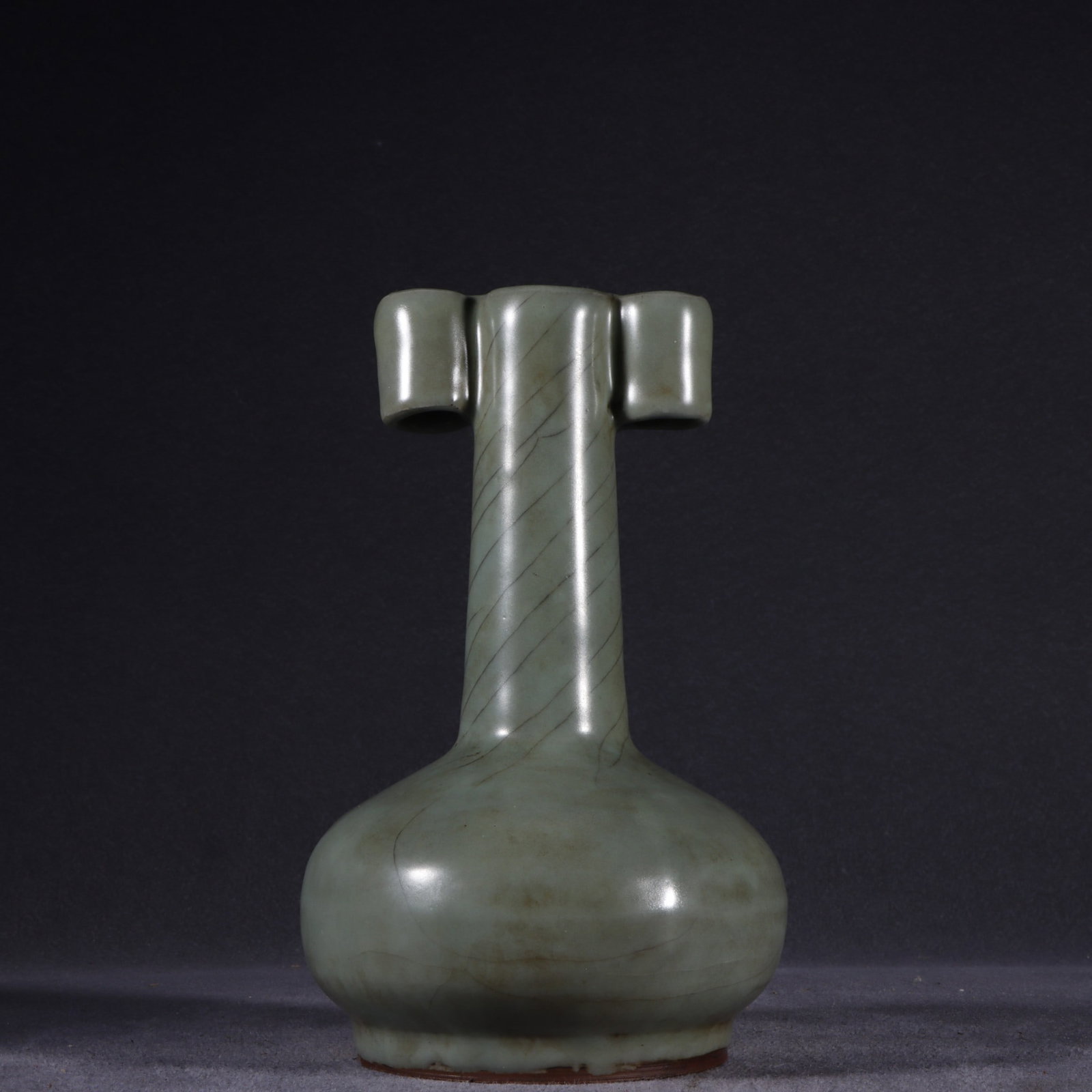 A Song Dynasty official kiln powder celadon glazed gou-eau (round-eared vase). (1 of 8)