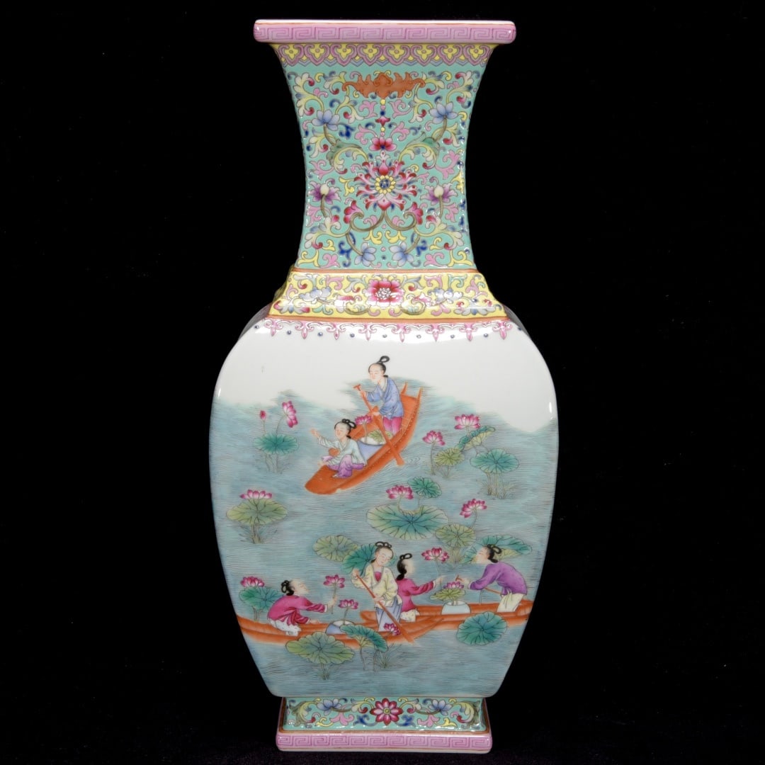 A famille rose case with entwined lotus lotus leaves and a figure story box made during the Qianlong: A famille rose case with entwined lotus flowers and lotus leaves, made during the Qianlong period of the Qing Dynasty, featuring figures and stories Size:32.5x15x11cm (The Dimensions Of All Batches Ar