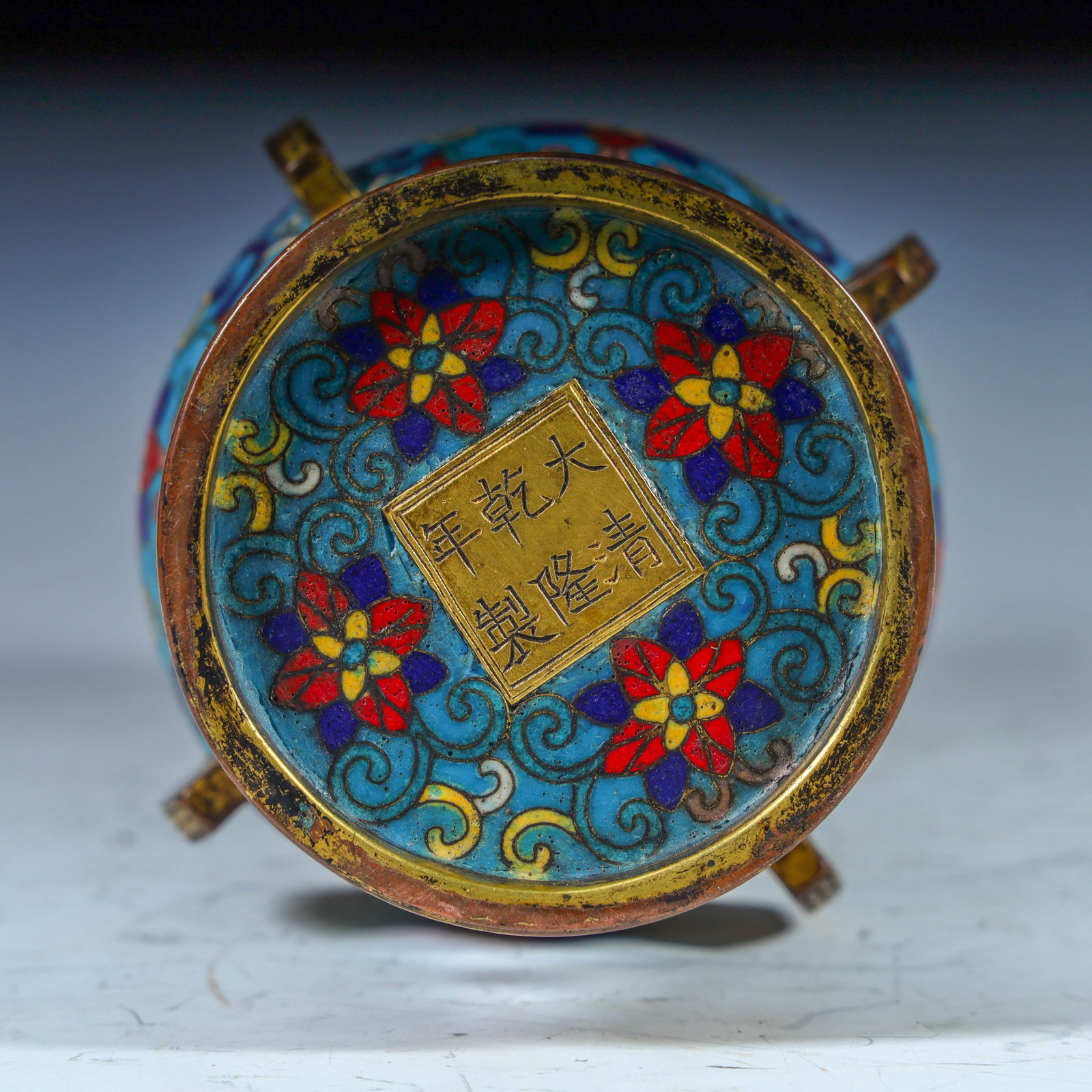 A Qing Dynasty cloisonne enamel halberd-shaped flower goblet - 10
