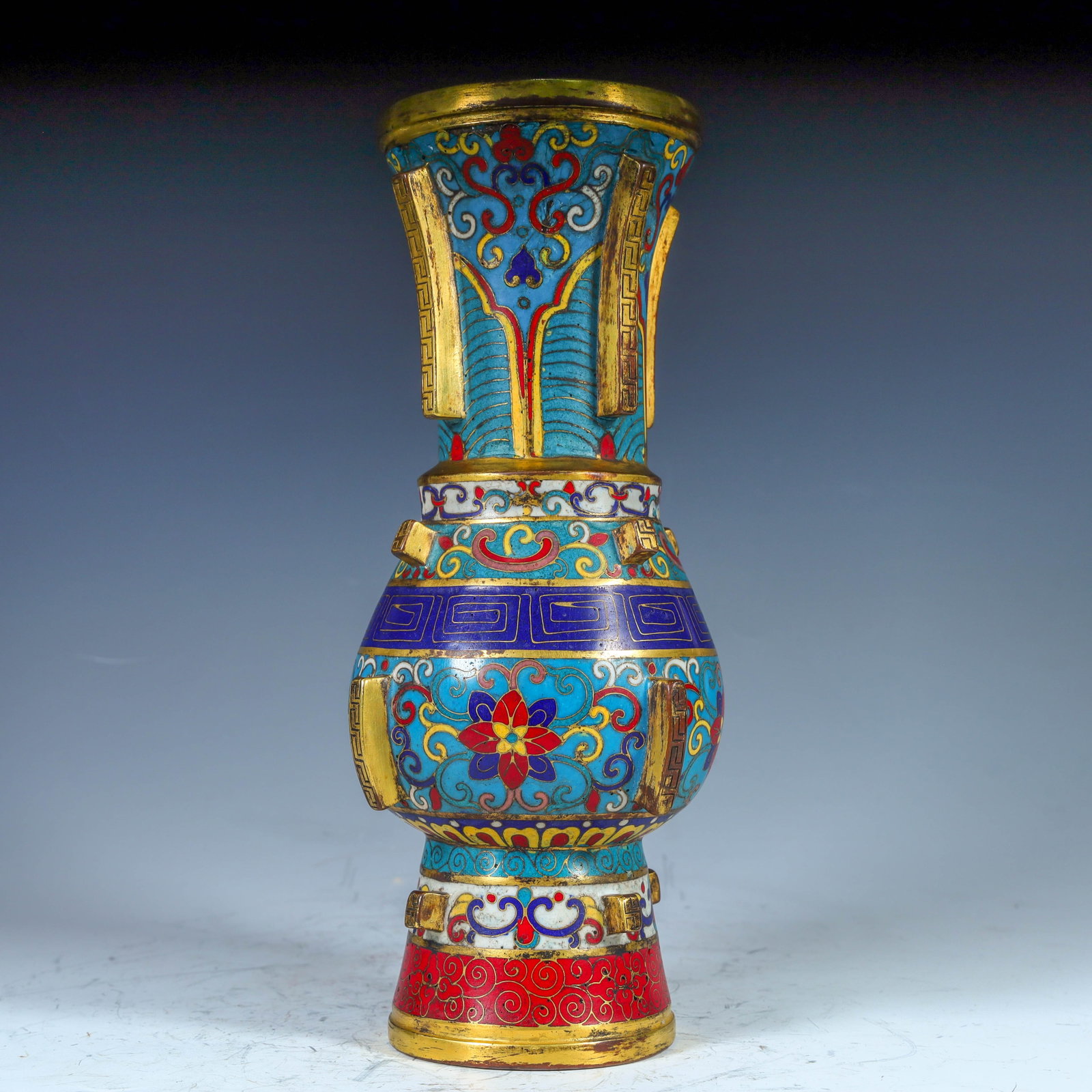 A Qing Dynasty cloisonne enamel halberd-shaped flower goblet - 3