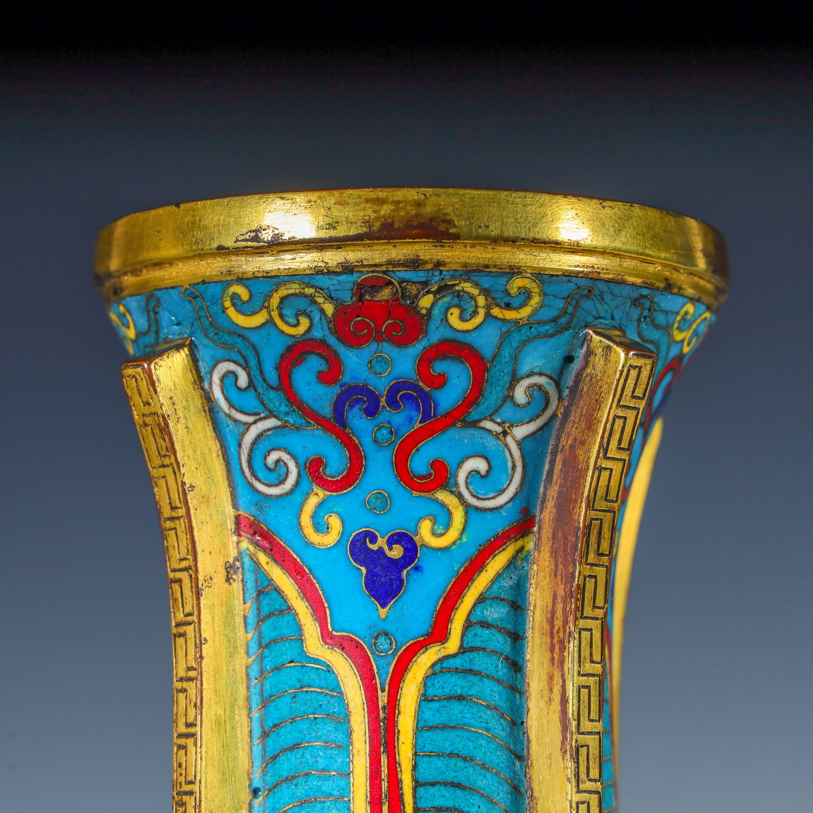 A Qing Dynasty cloisonne enamel halberd-shaped flower goblet - 7