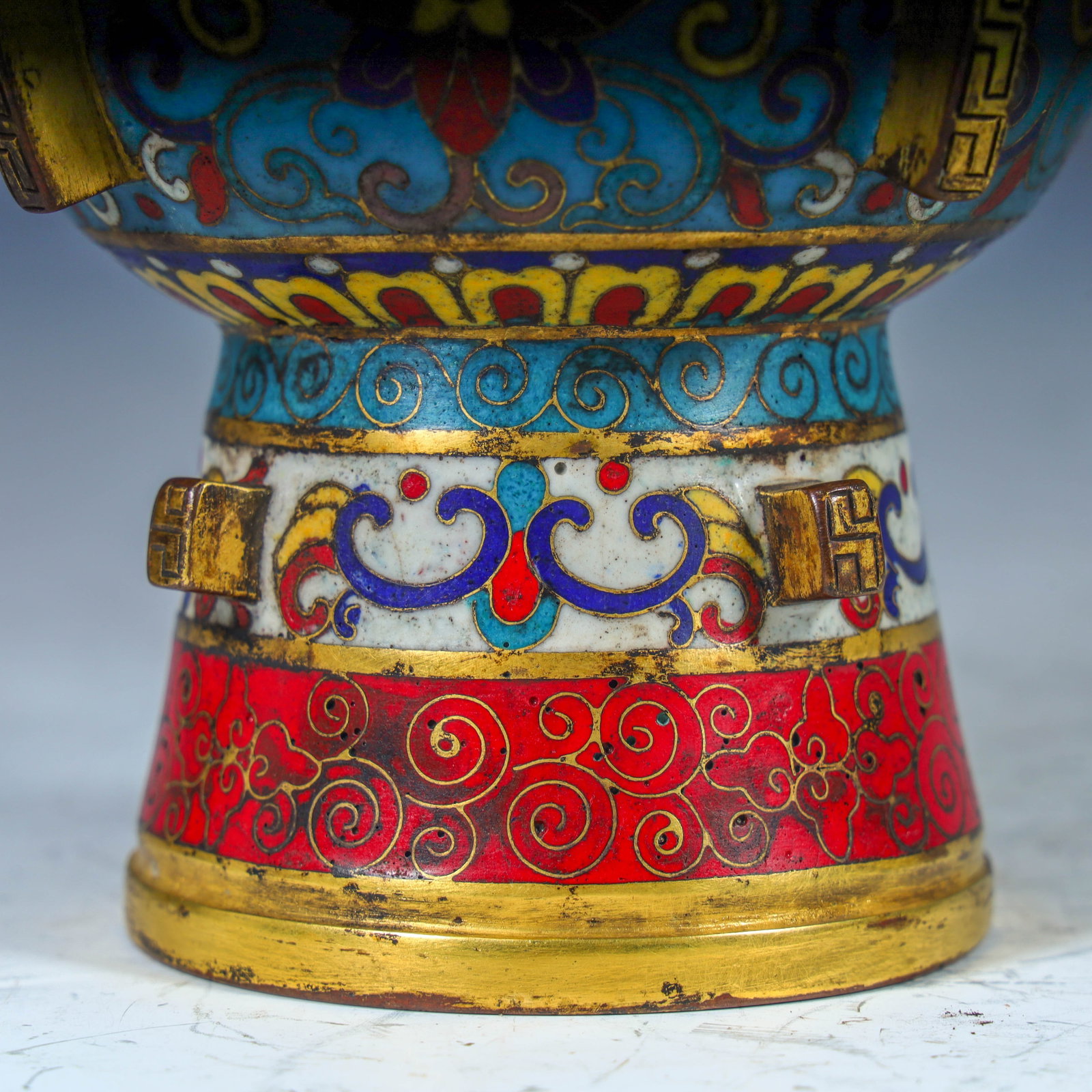 A Qing Dynasty cloisonne enamel halberd-shaped flower goblet - 8